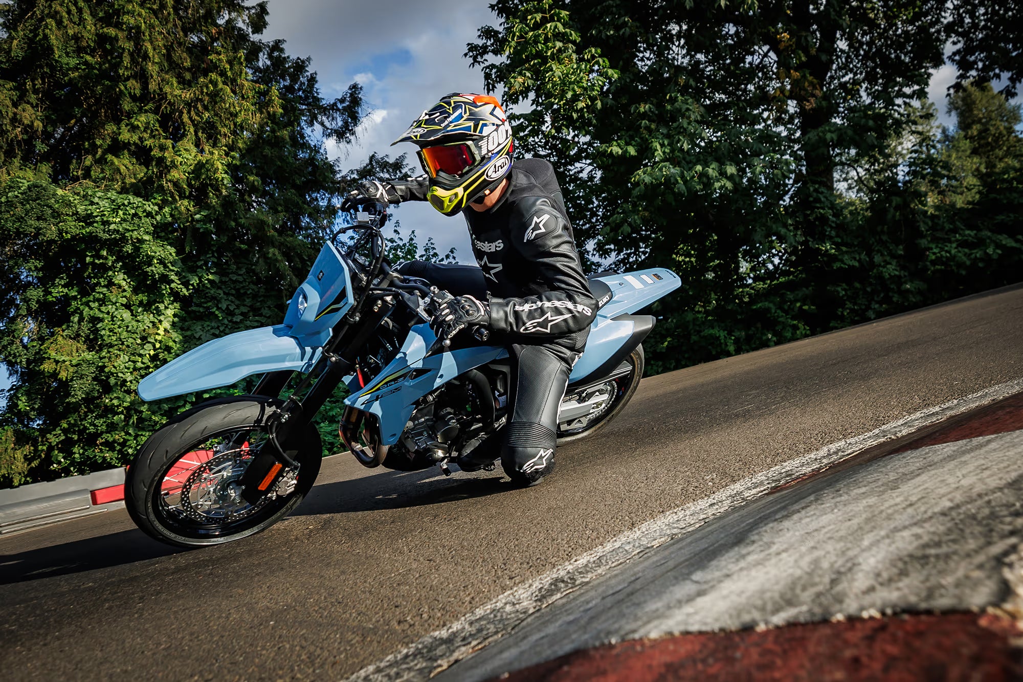 SUZUKI DRZ4SM 2026 -FREE ON ROADS! FIRST 20 UNITS ONLY*