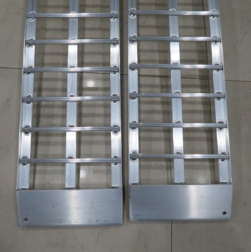 Heavy Duty Aluminium Loading Ramps - Folding Curved (PAIR)