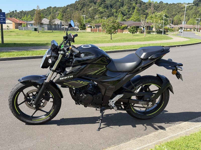 2025 Suzuki GSX150 black – photo 3