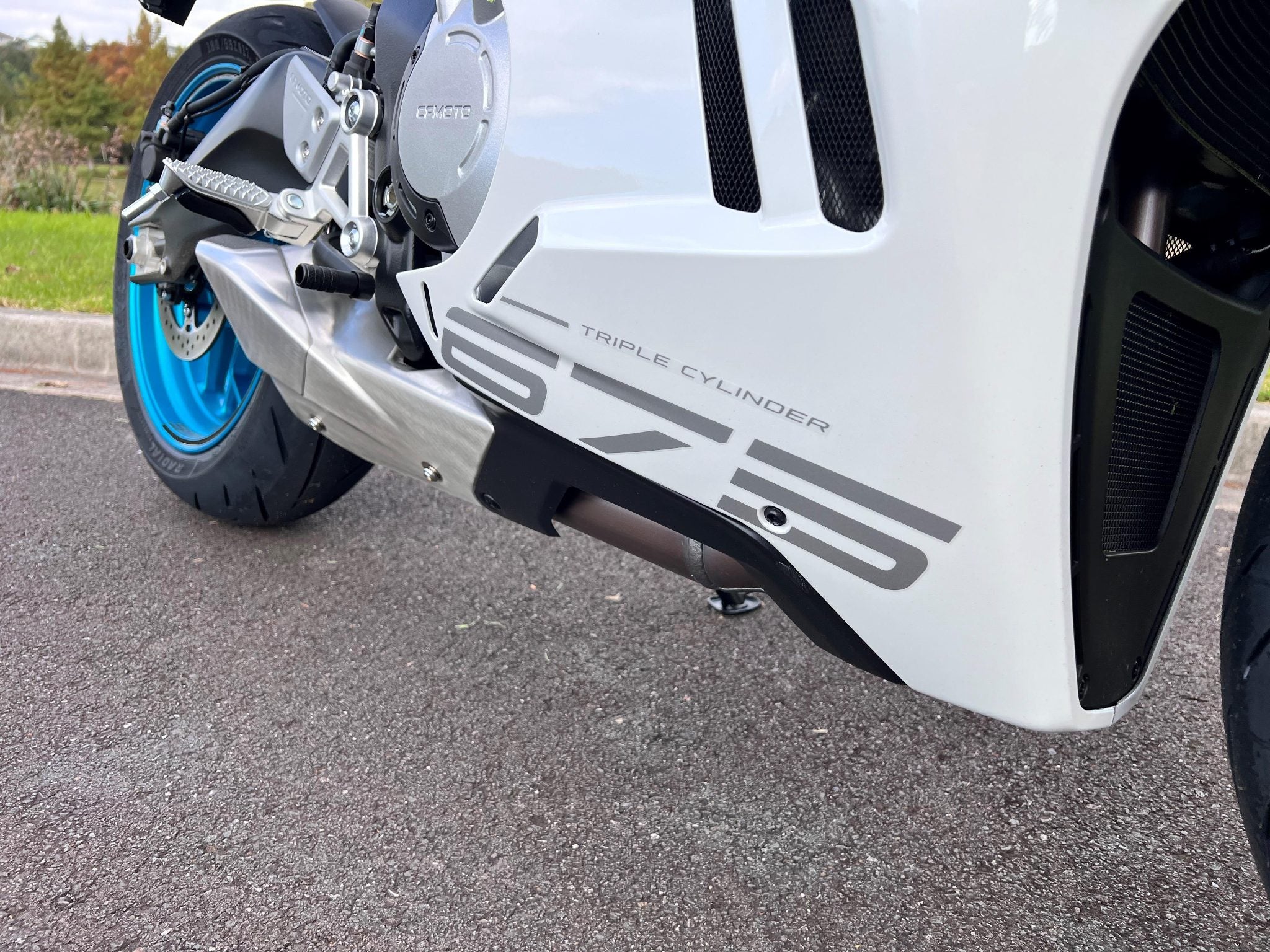 CFMOTO 675 SRR 2025 - NEBULA WHITE