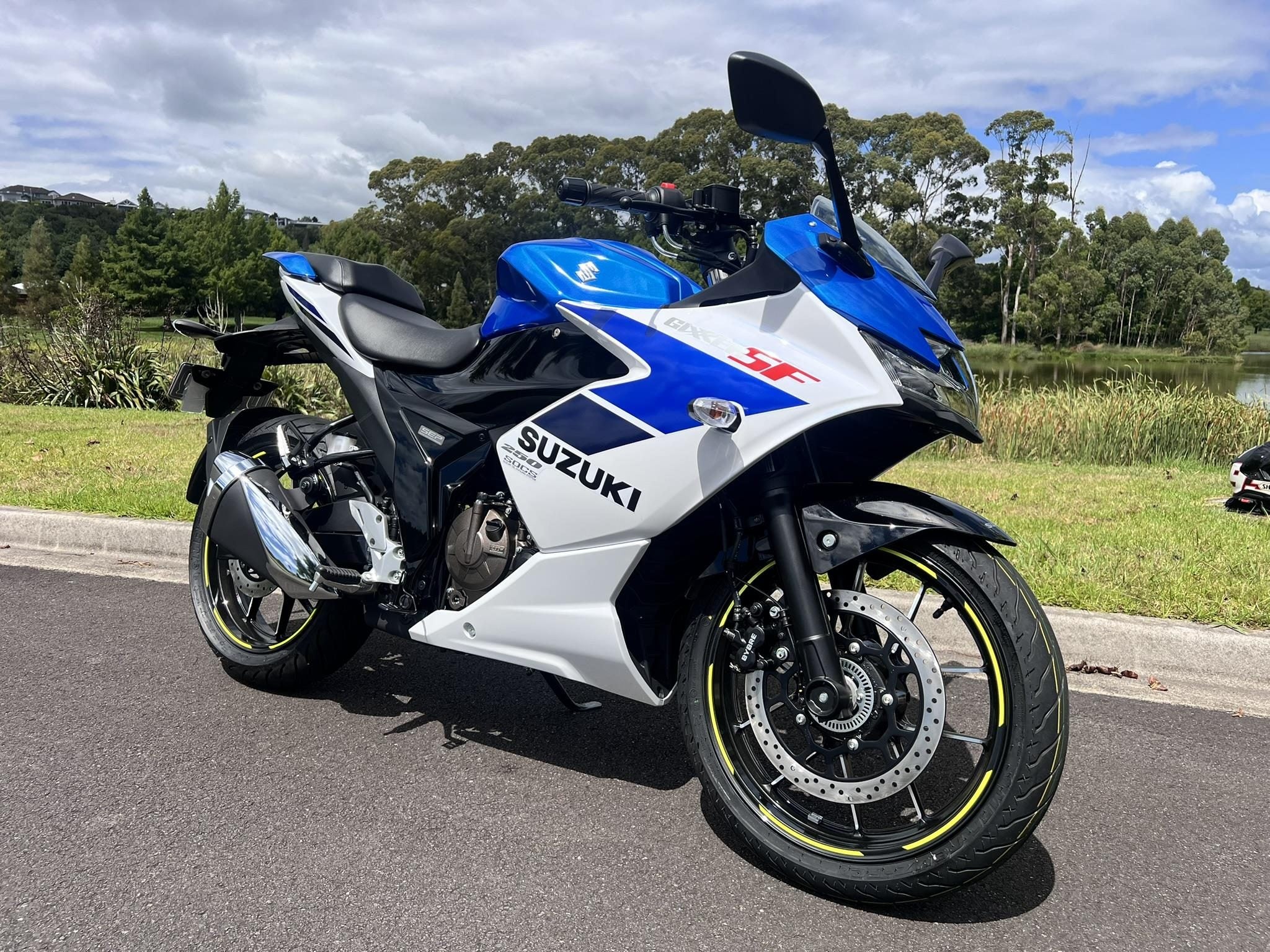 SUZUKI GIXXER 250 – SUZUKIFEST DEAL SAVE $500 – NOW $4,999 RIDE AWAY (WAS $5,499)