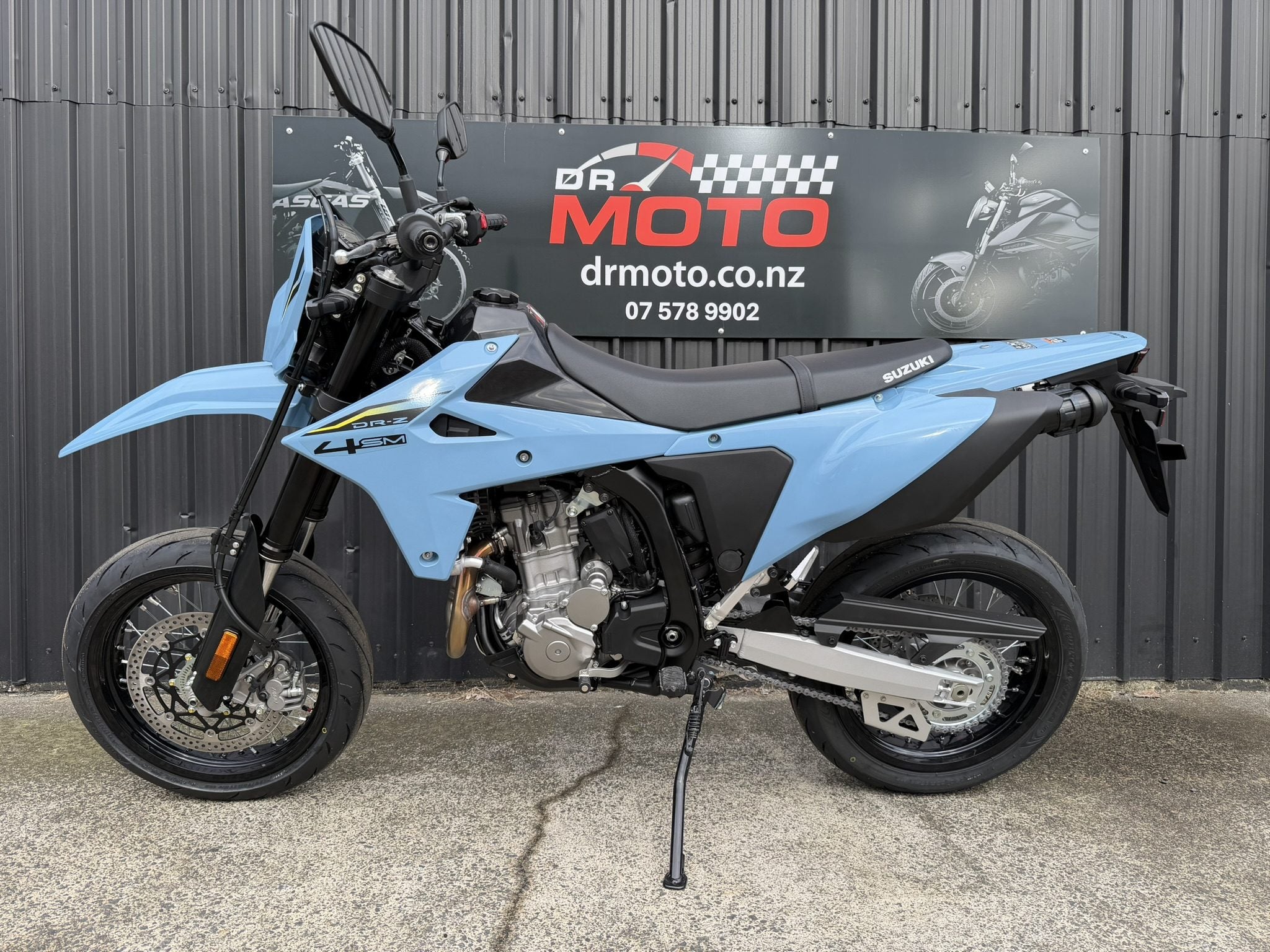 SUZUKI DRZ4SM 2026 -FREE ON ROADS! FIRST 20 UNITS ONLY*