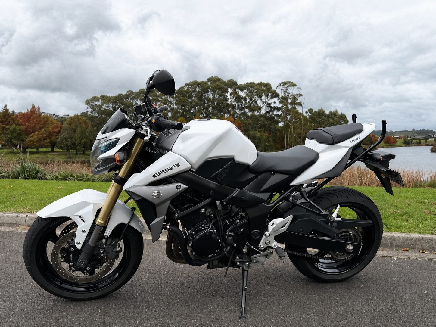 Suzuki GSR750 2015