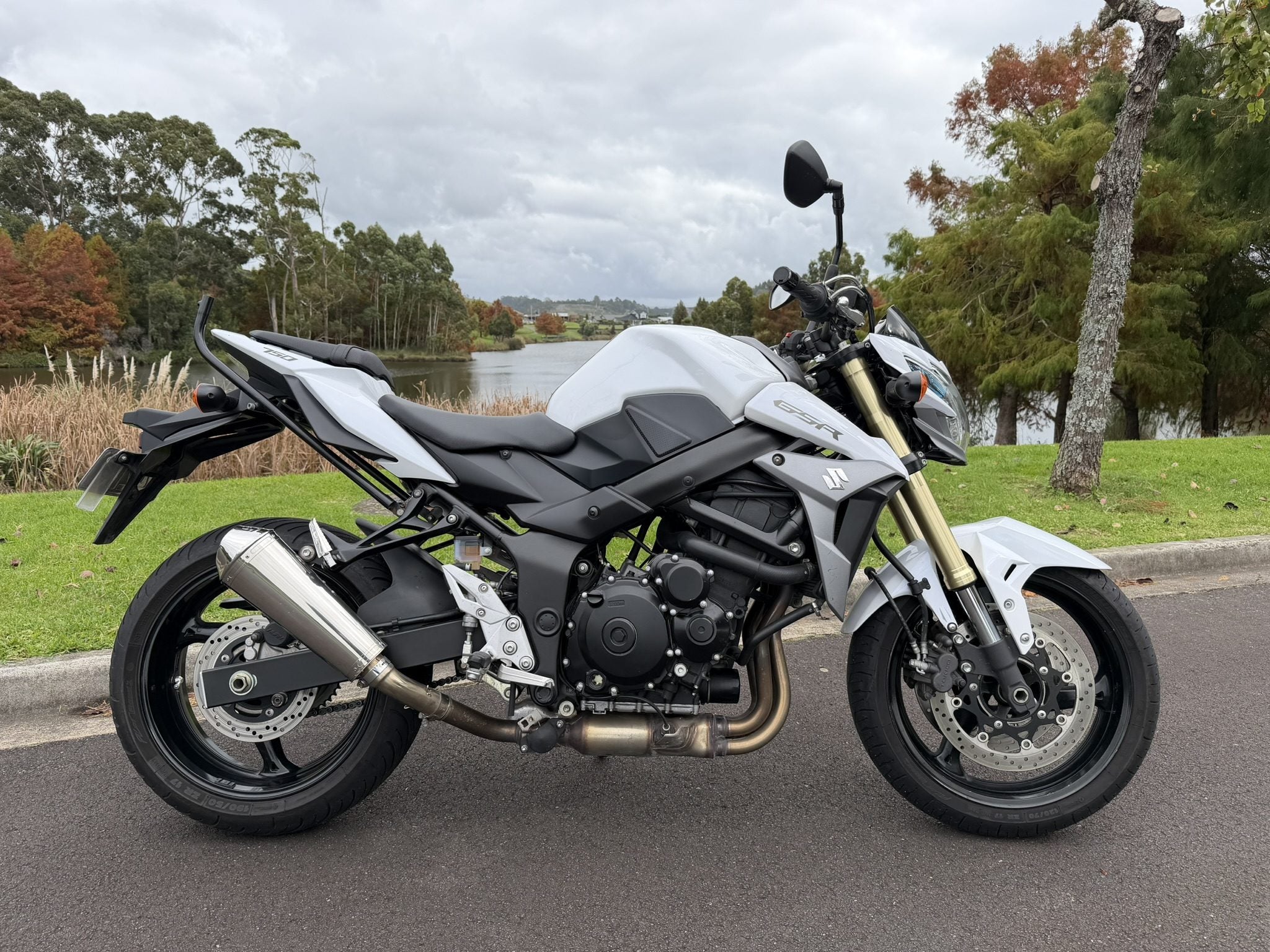 Suzuki GSR750 2015