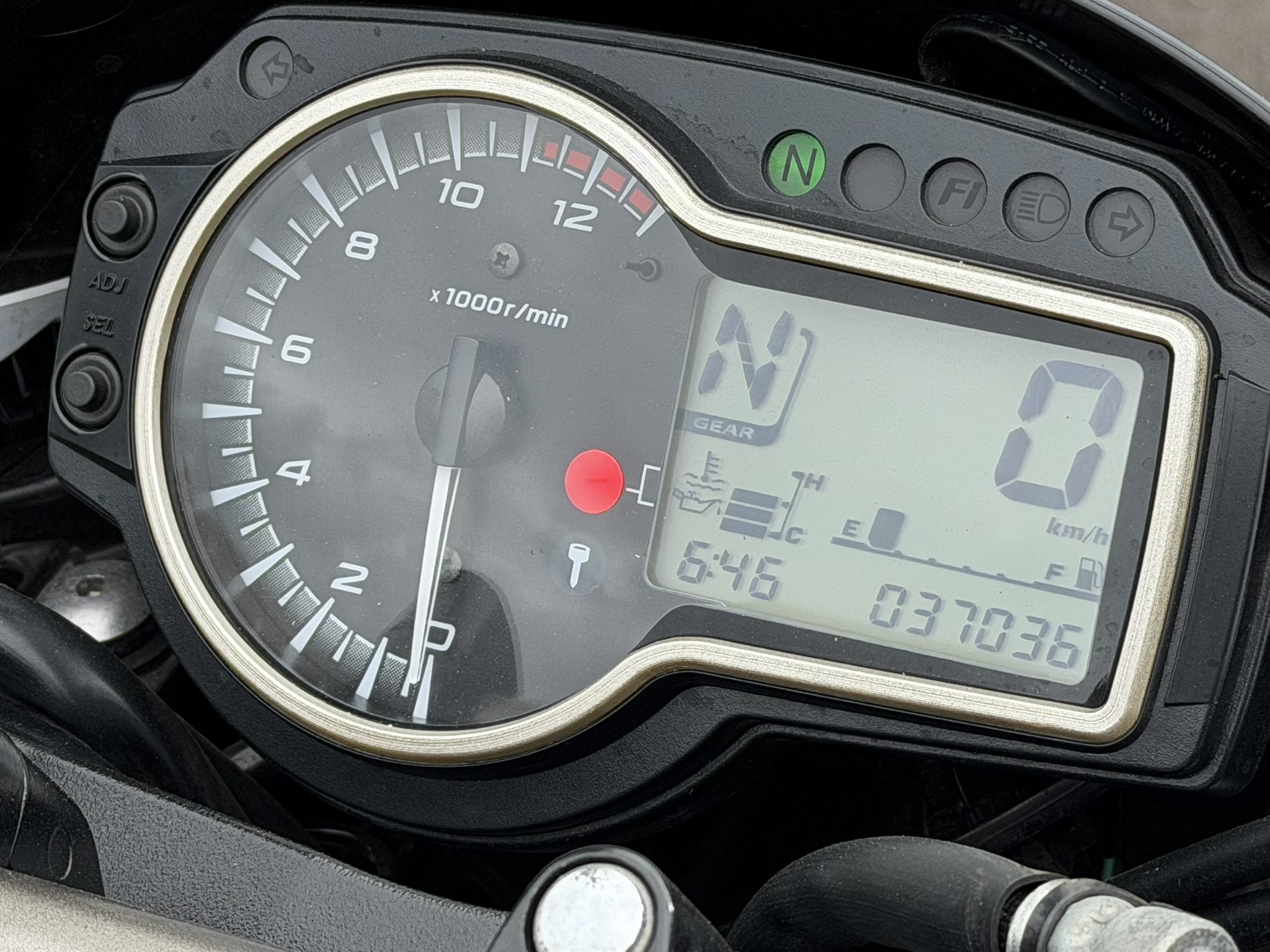 Suzuki GSR750 2015