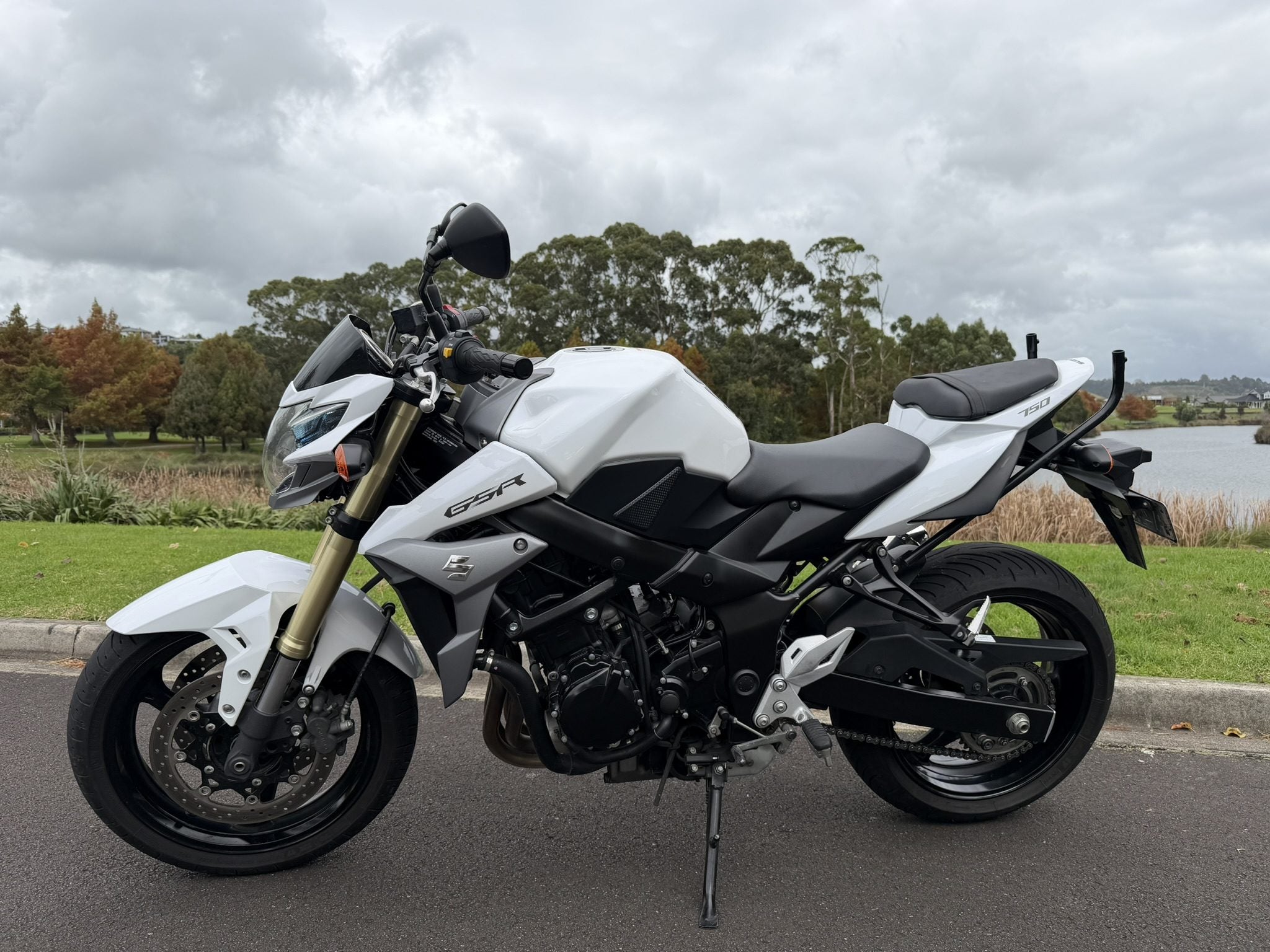 Suzuki GSR750 2015