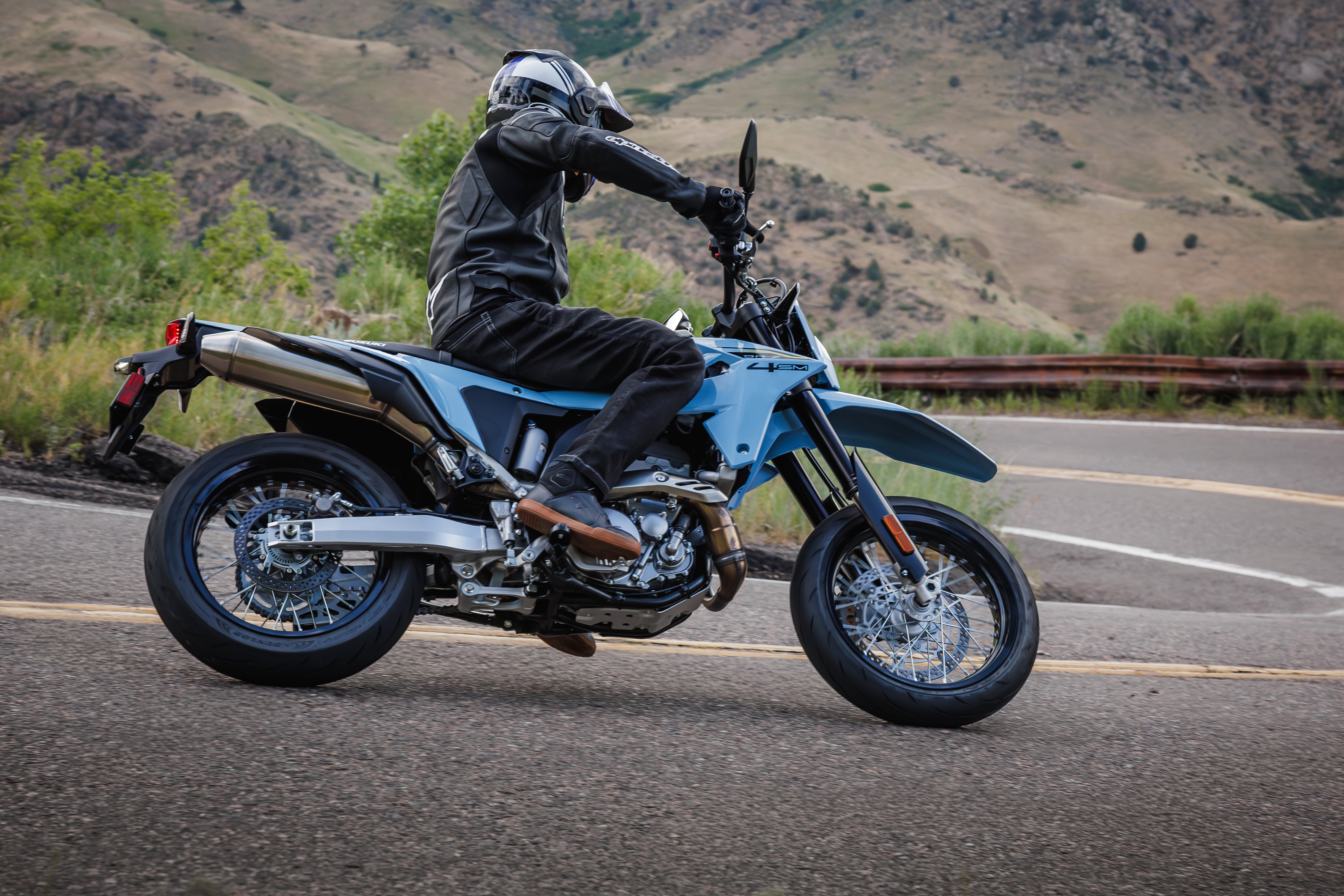 SUZUKI DRZ4SM 2026 -FREE ON ROADS! FIRST 20 UNITS ONLY*