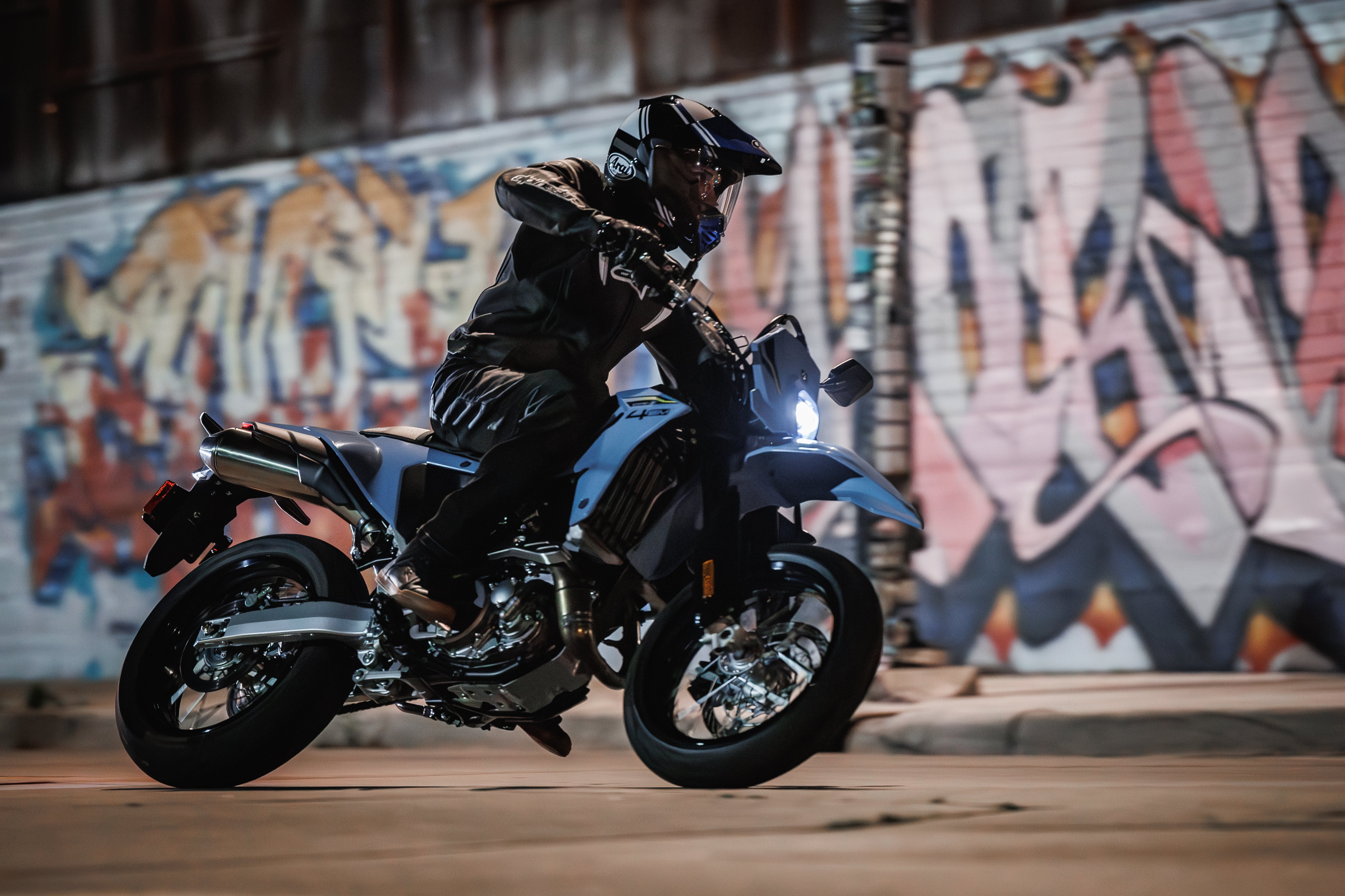 SUZUKI DRZ4SM 2026 -FREE ON ROADS! FIRST 20 UNITS ONLY*