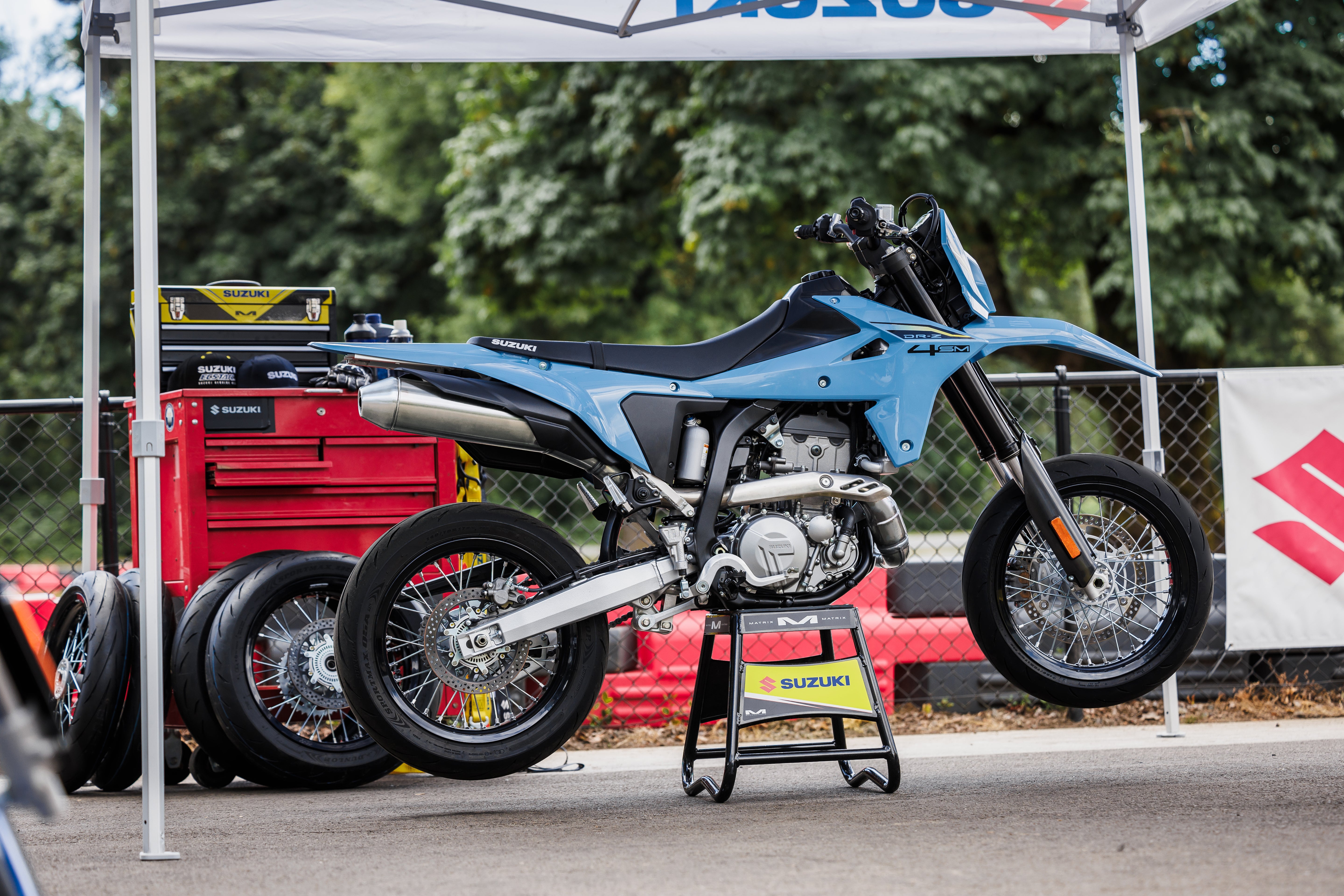 SUZUKI DRZ4SM 2026 -FREE ON ROADS! FIRST 20 UNITS ONLY*