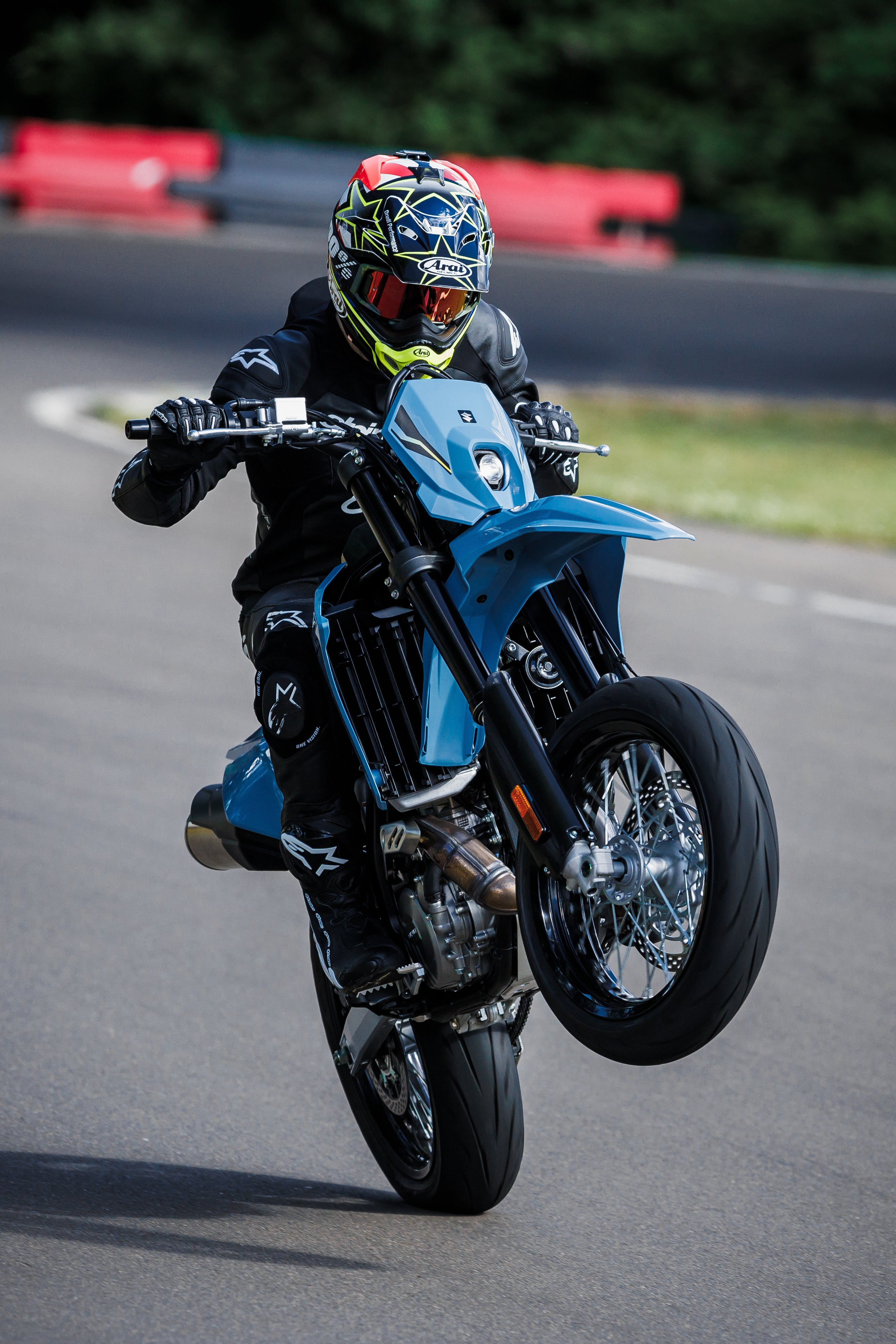 SUZUKI DRZ4SM 2026 -FREE ON ROADS! FIRST 20 UNITS ONLY*