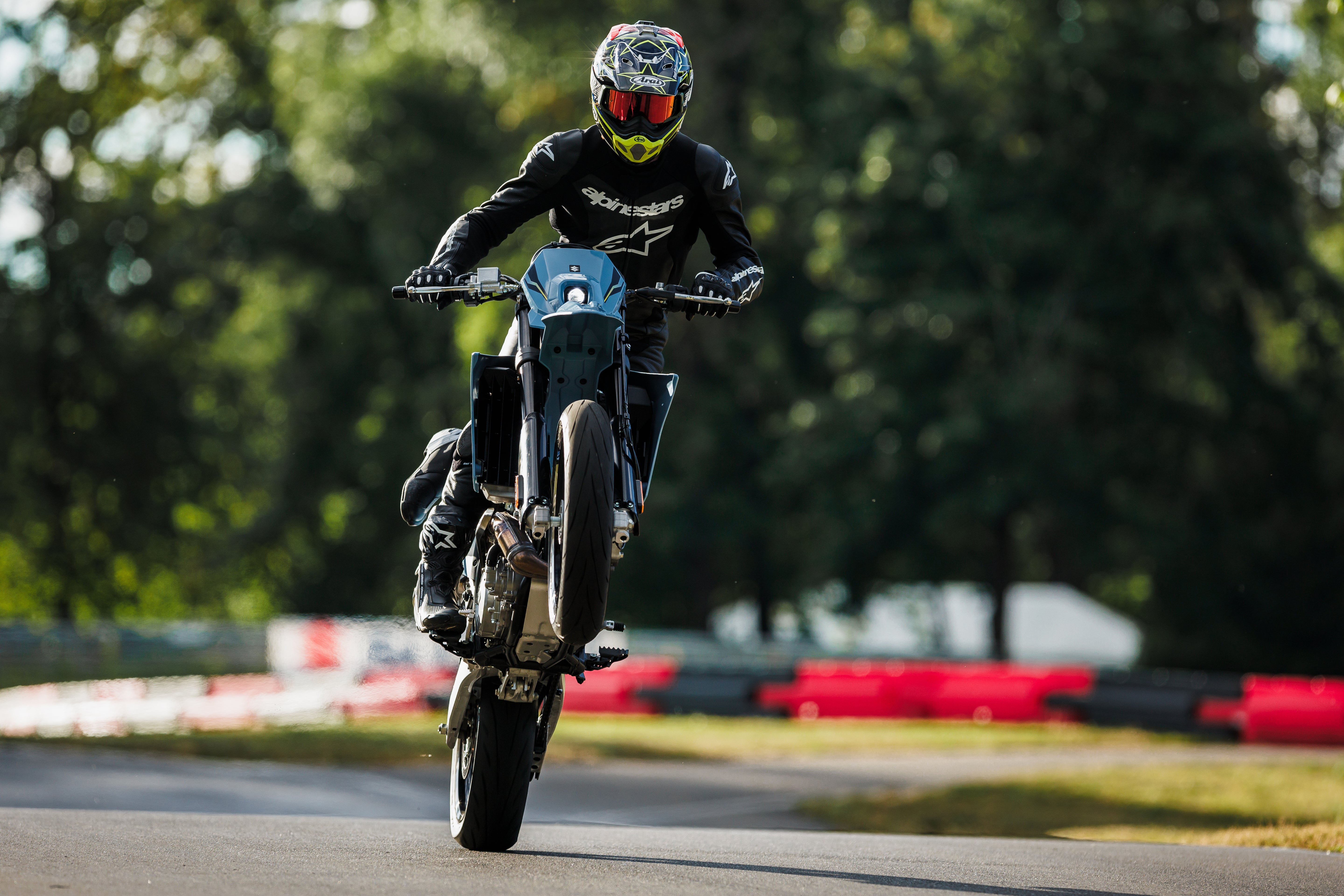 SUZUKI DRZ4SM 2026 -FREE ON ROADS! FIRST 20 UNITS ONLY*