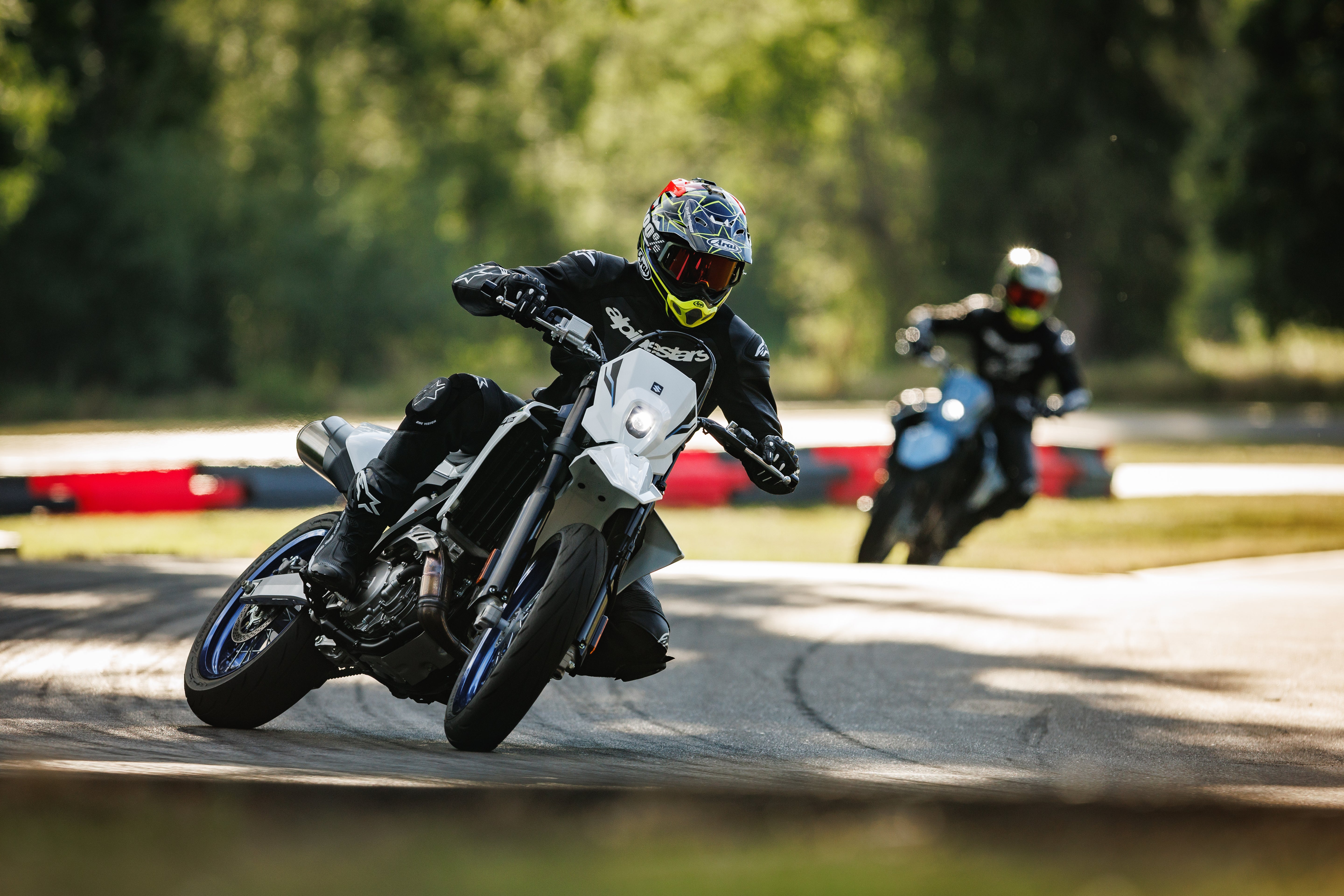 SUZUKI DRZ4SM 2026 -FREE ON ROADS! FIRST 20 UNITS ONLY*