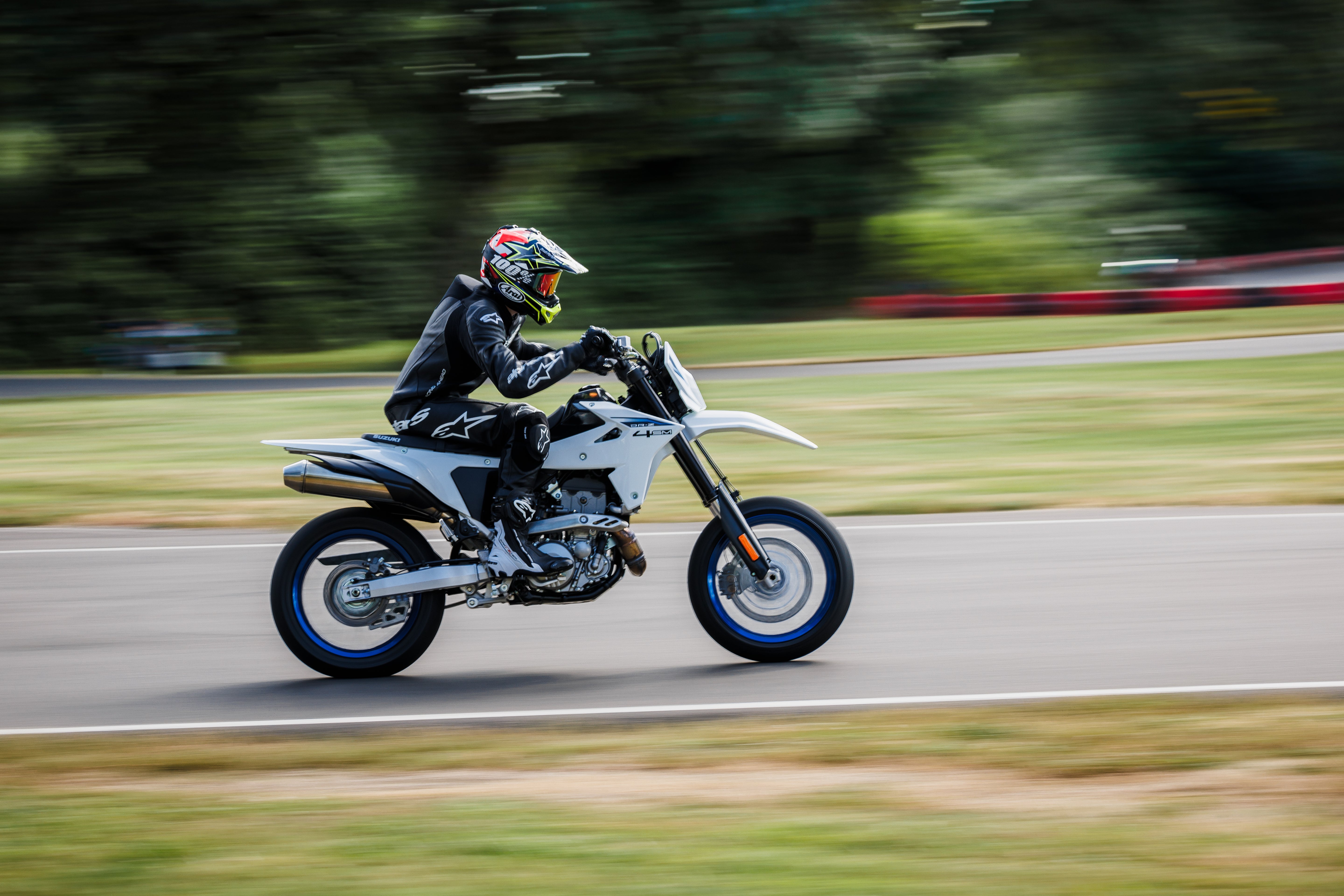 SUZUKI DRZ4SM 2025 -FREE ON ROADS! FIRST 20 UNITS ONLY*