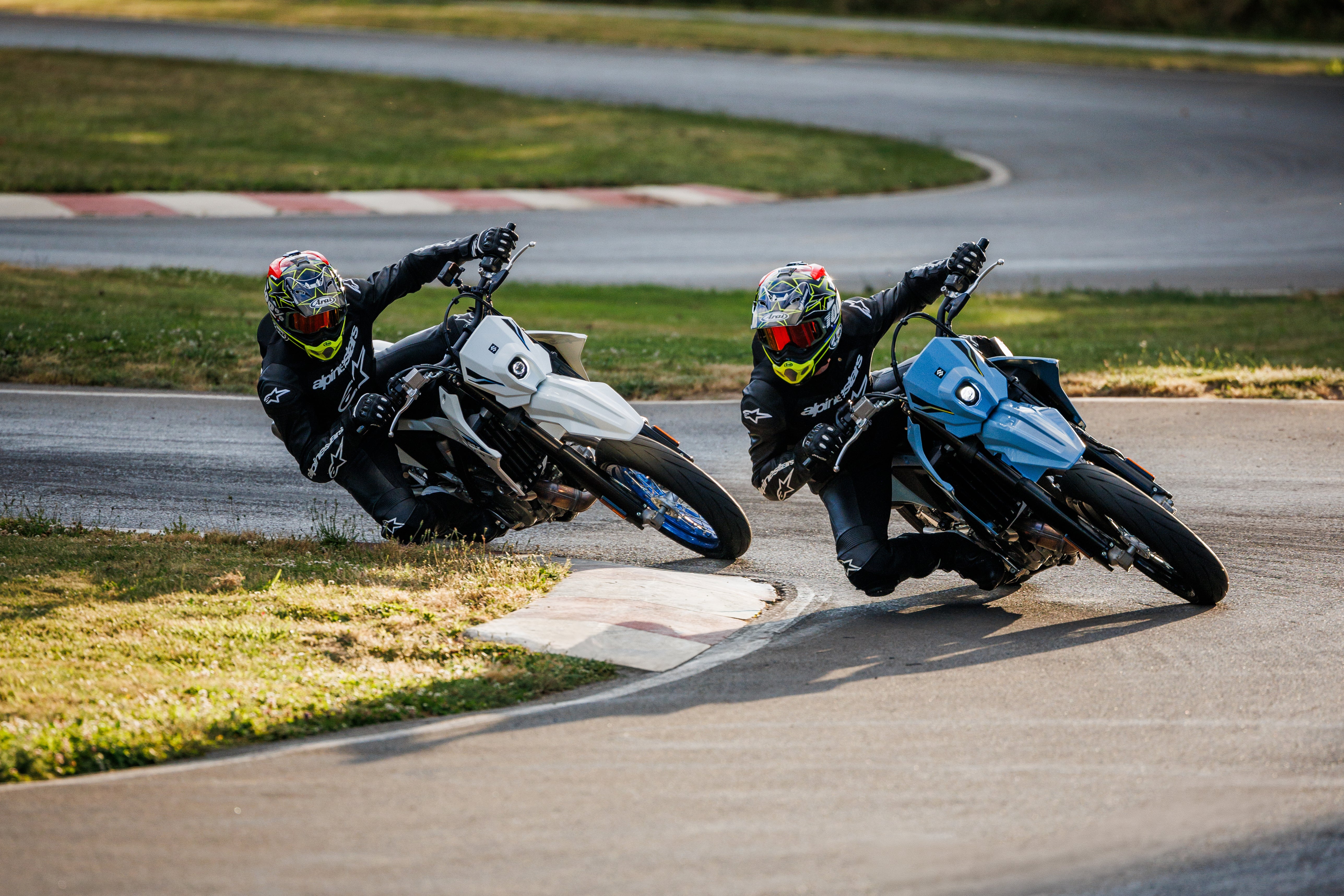 SUZUKI DRZ4SM 2025 -FREE ON ROADS! FIRST 20 UNITS ONLY*