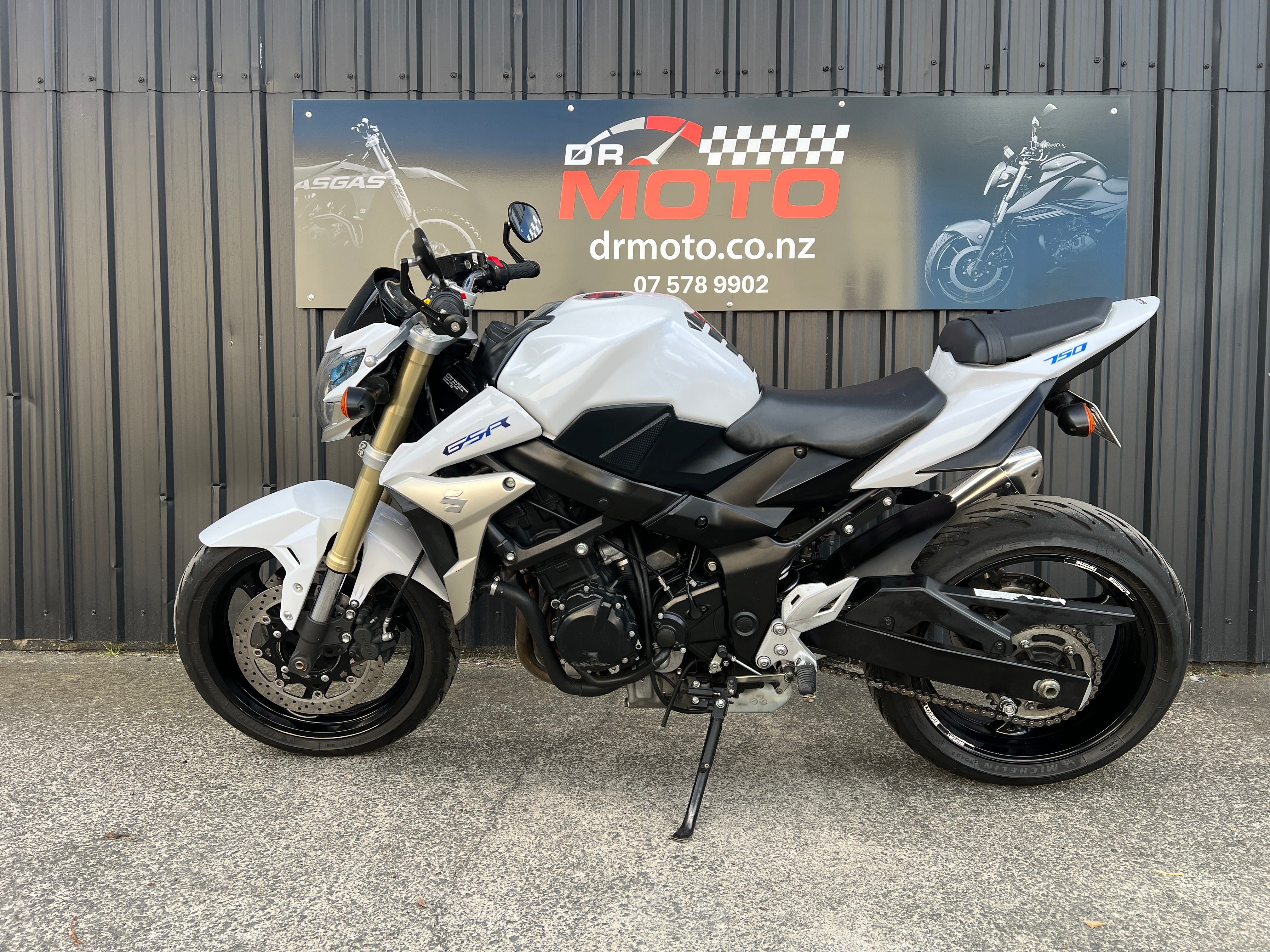 SUZUKI GSR750 2012