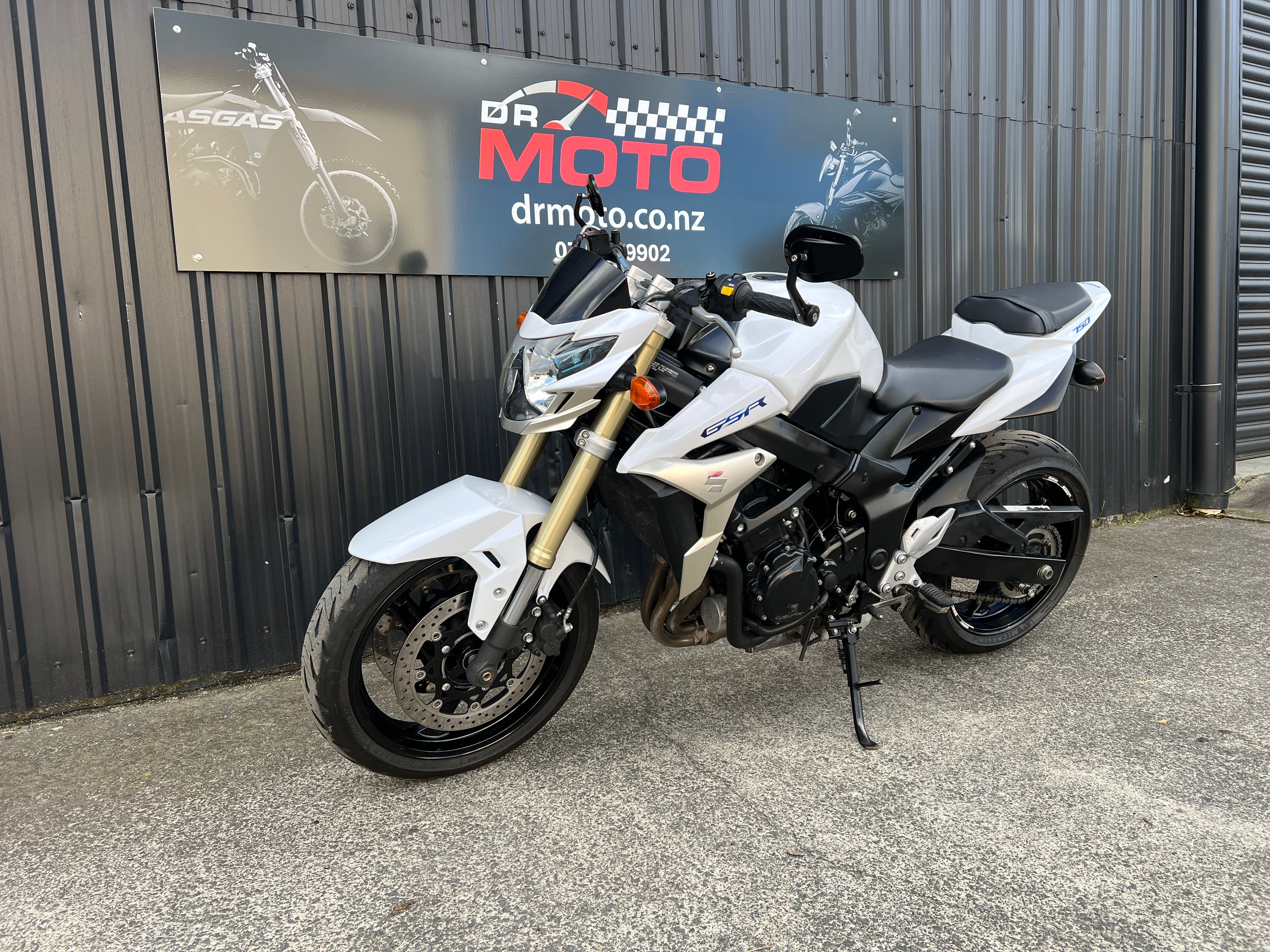 SUZUKI GSR750 2012