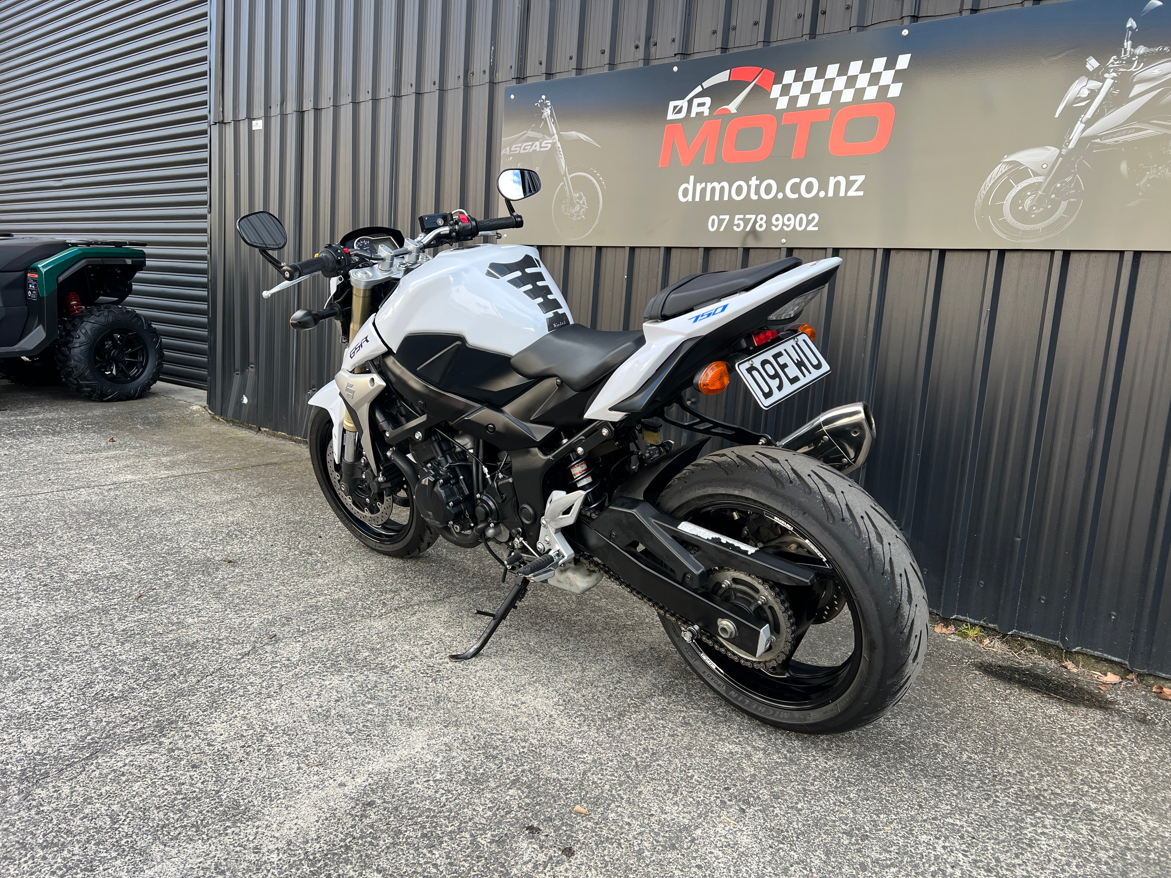SUZUKI GSR750 2012