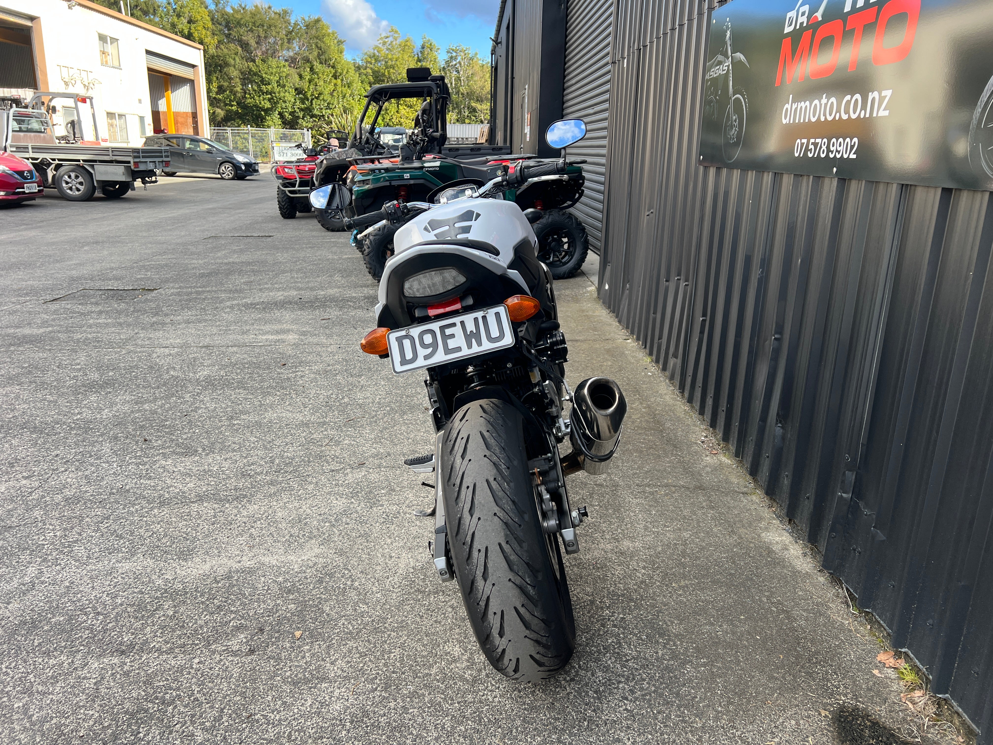 SUZUKI GSR750 2012
