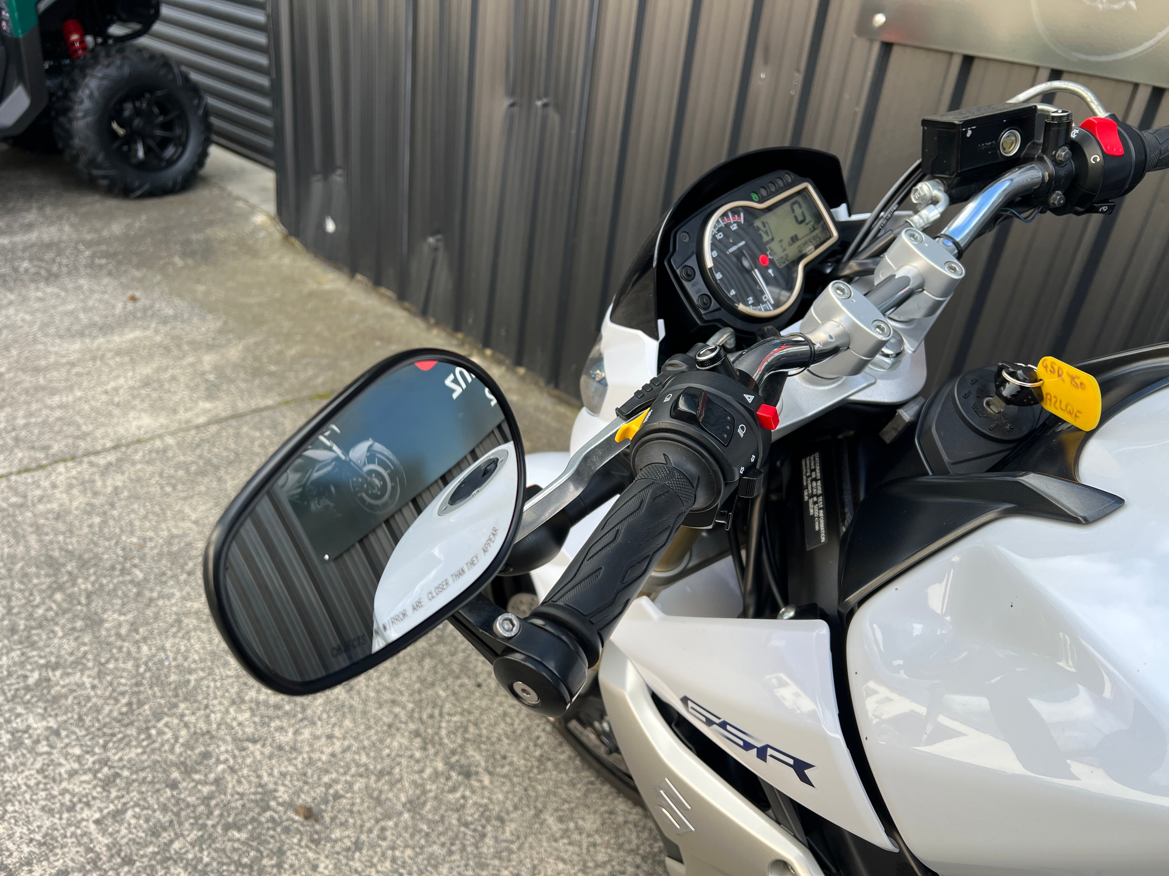 SUZUKI GSR750 2012