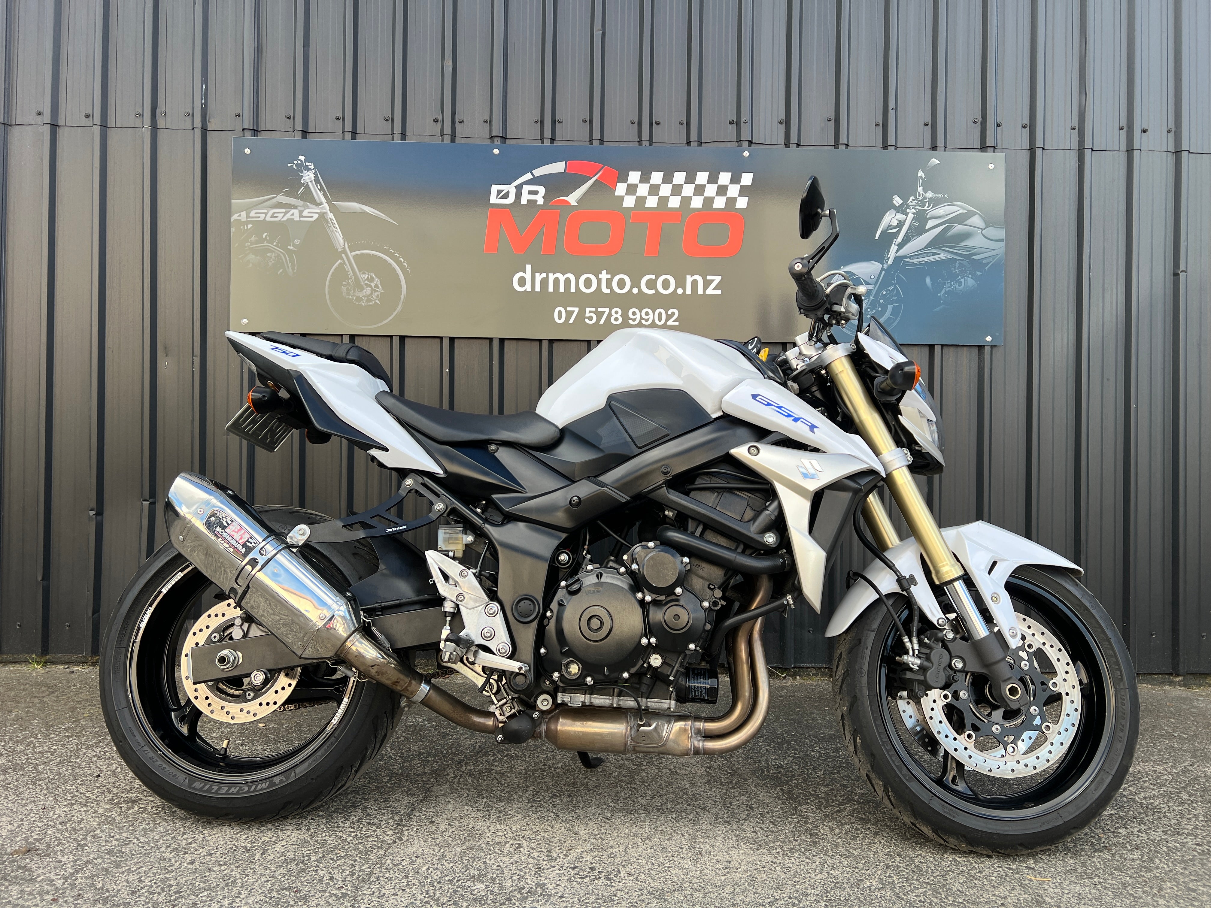 SUZUKI GSR750 2012