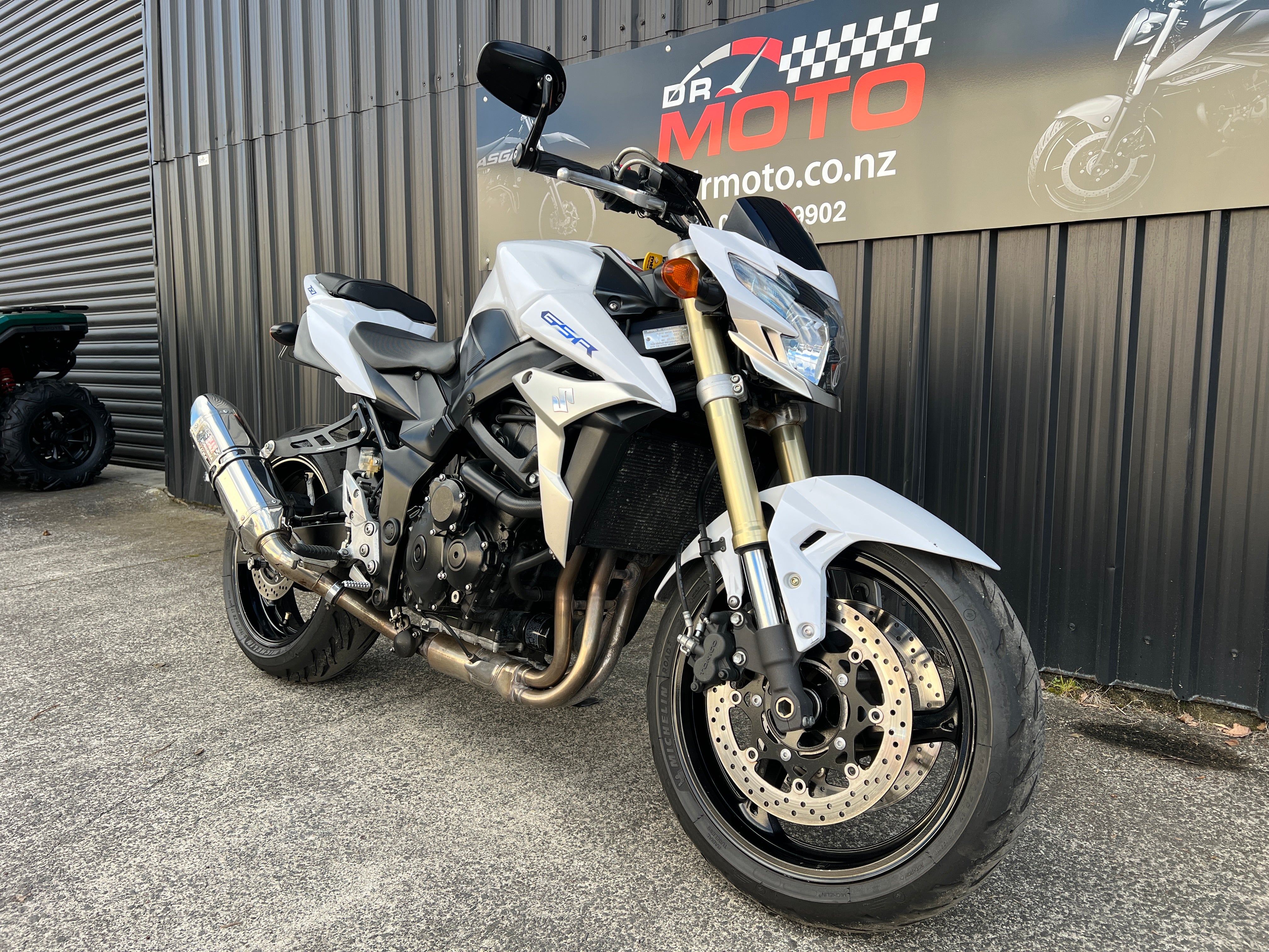 SUZUKI GSR750 2012