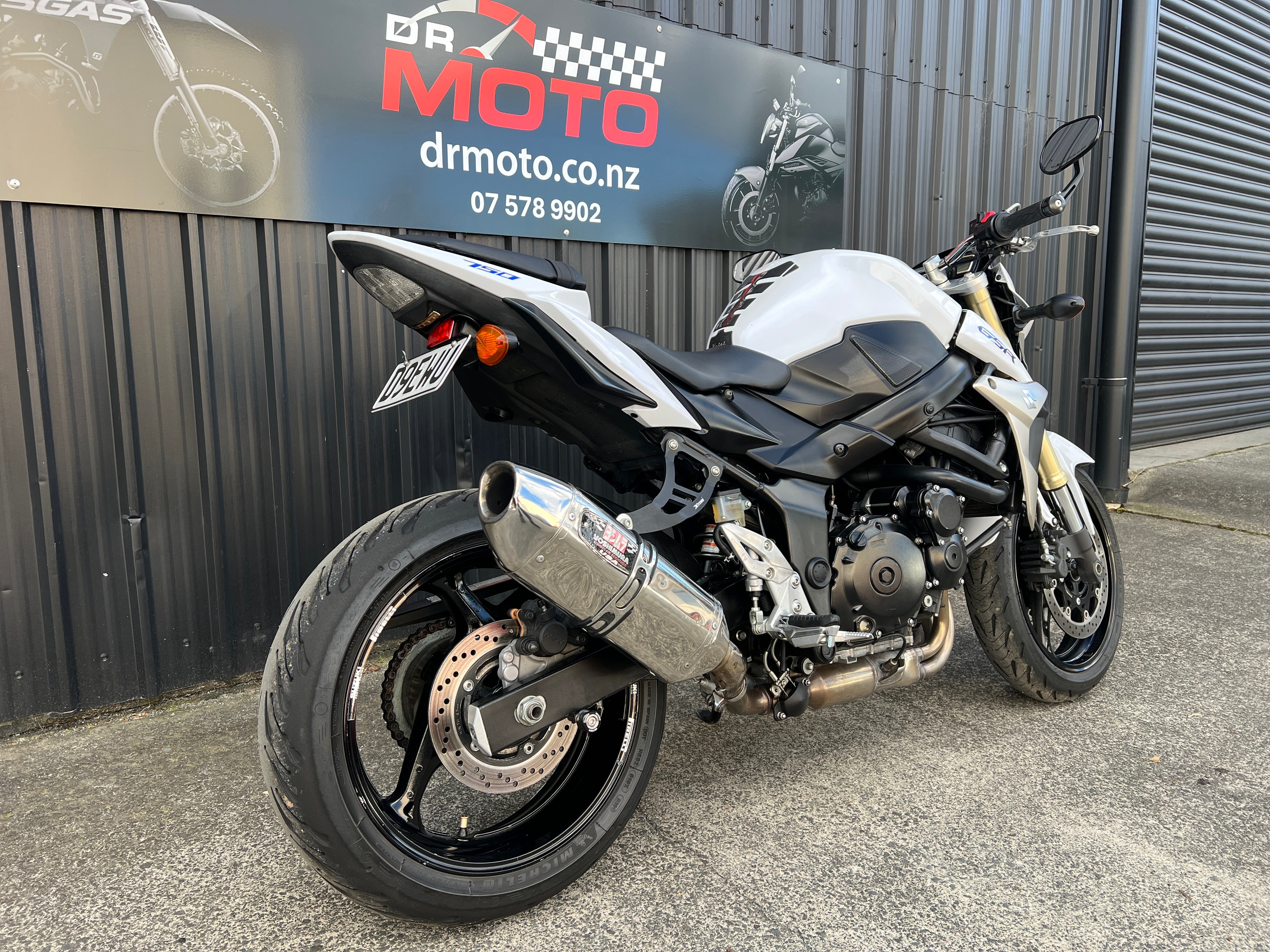 SUZUKI GSR750 2012