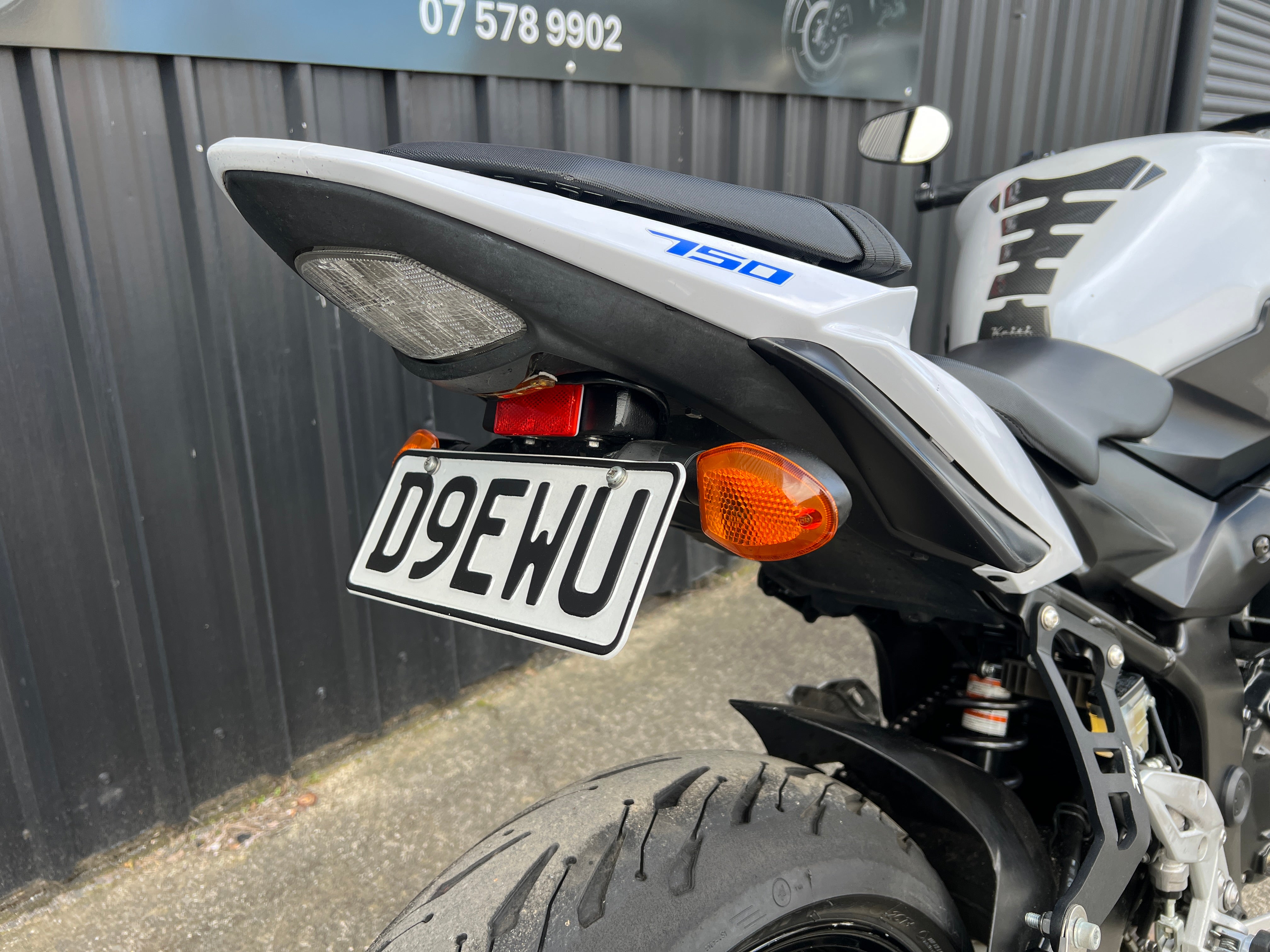 SUZUKI GSR750 2012
