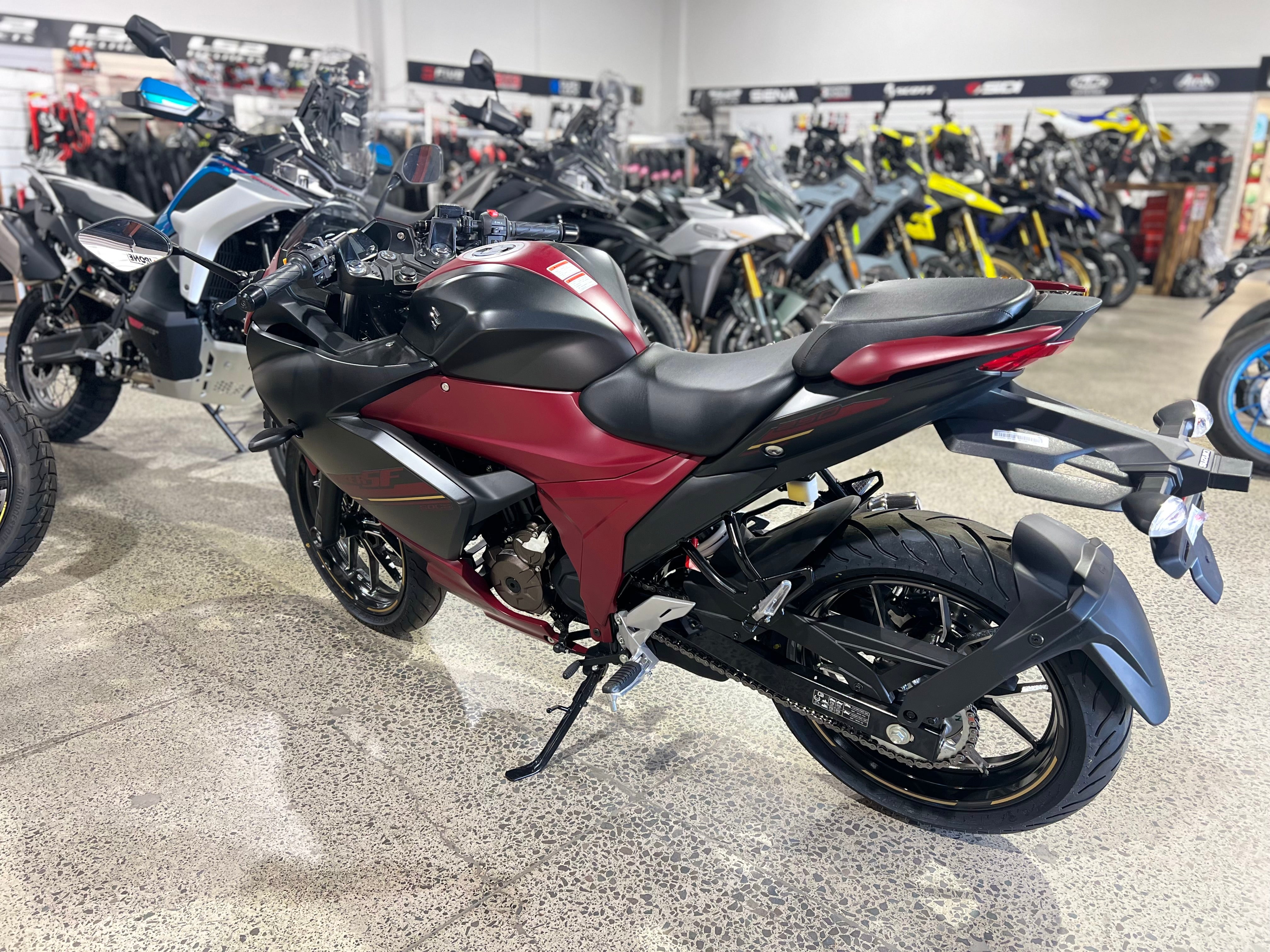 SUZUKI GIXXER 250 – SUZUKIFEST DEAL SAVE $500 – NOW $4,999 RIDE AWAY (WAS $5,499)