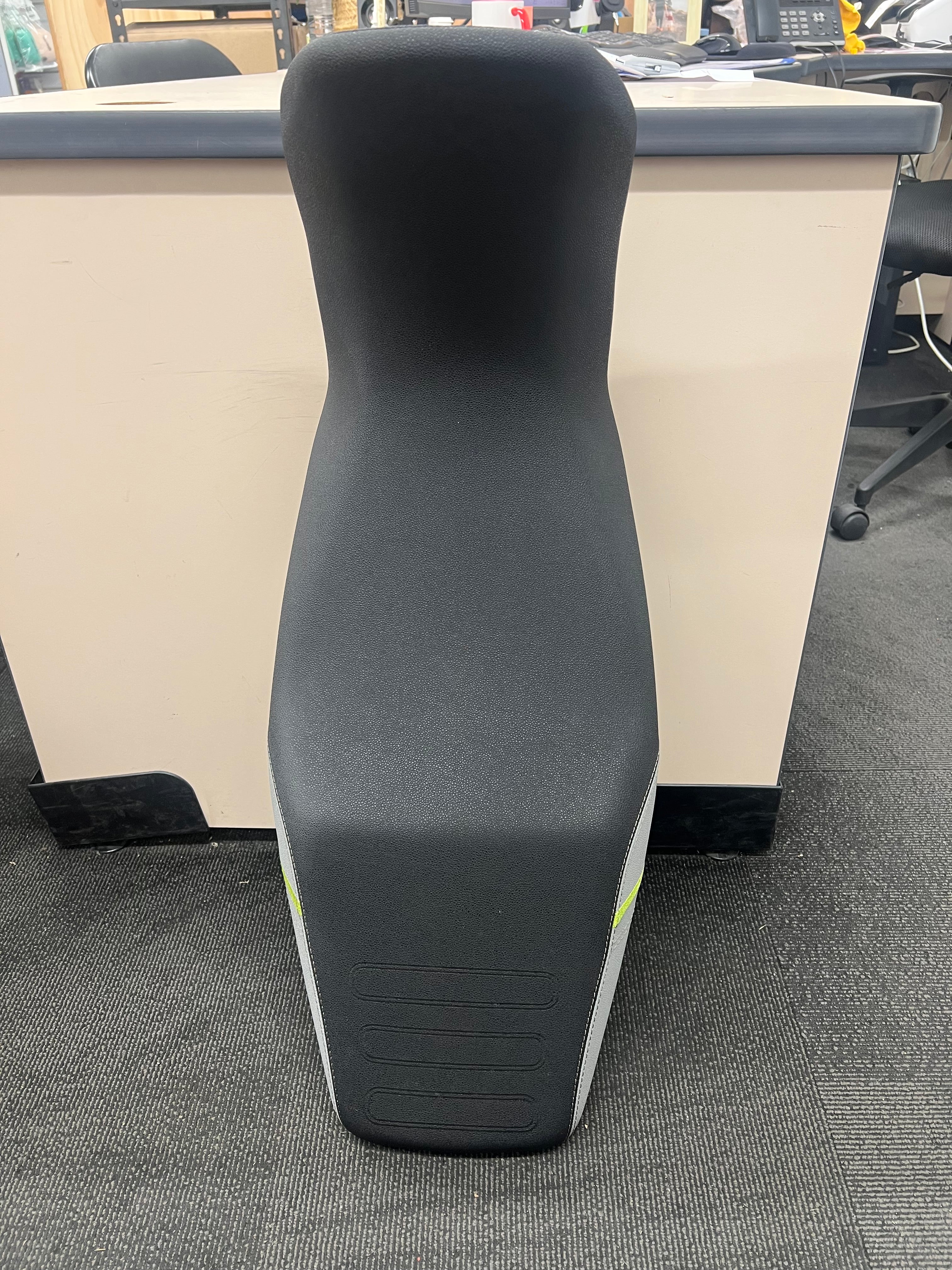 450MT STANDARD SEAT ASSY TUNDRA GREY - **USED