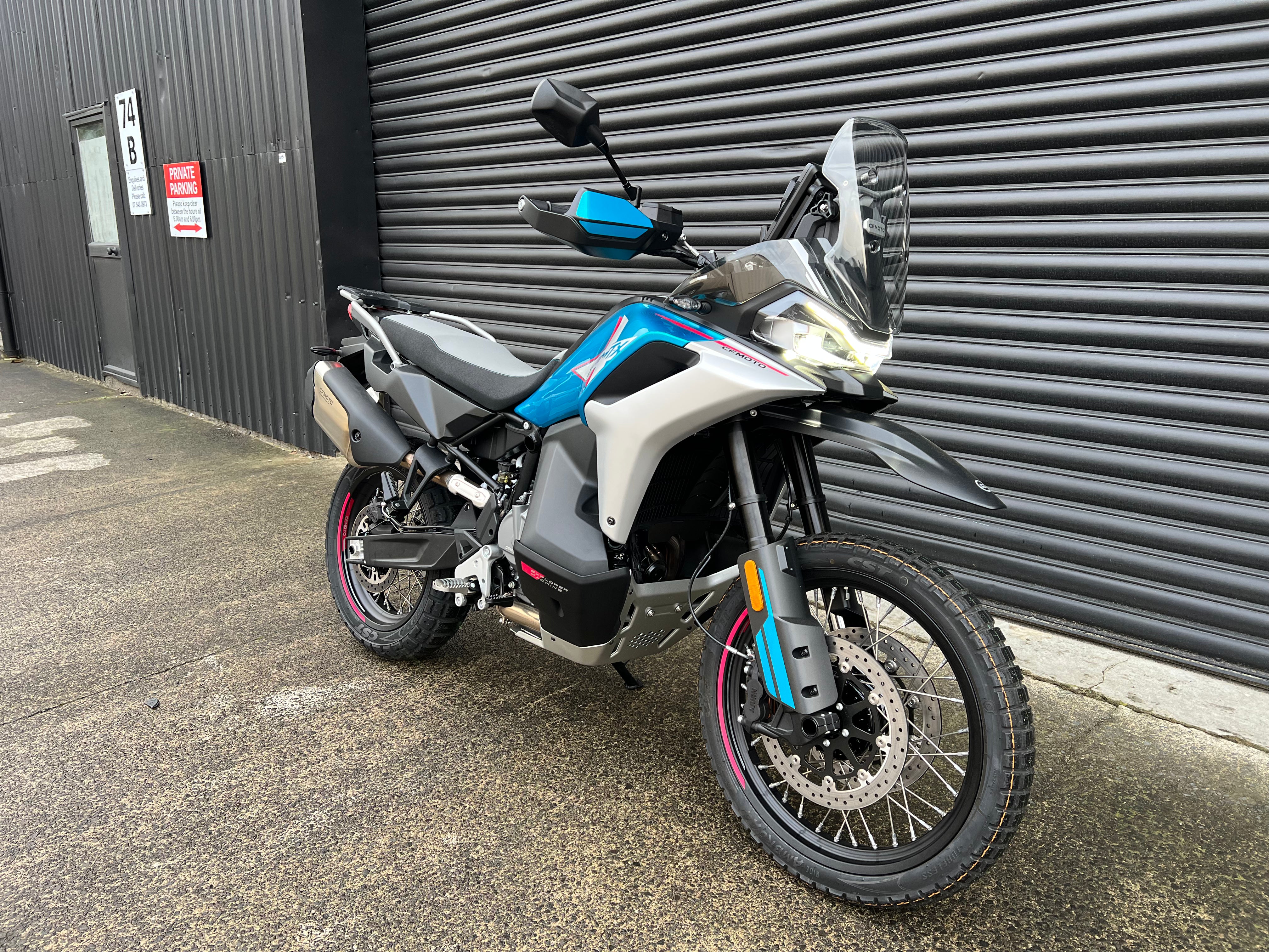CFMOTO 800 MTX 2025 MIAMI BLUE