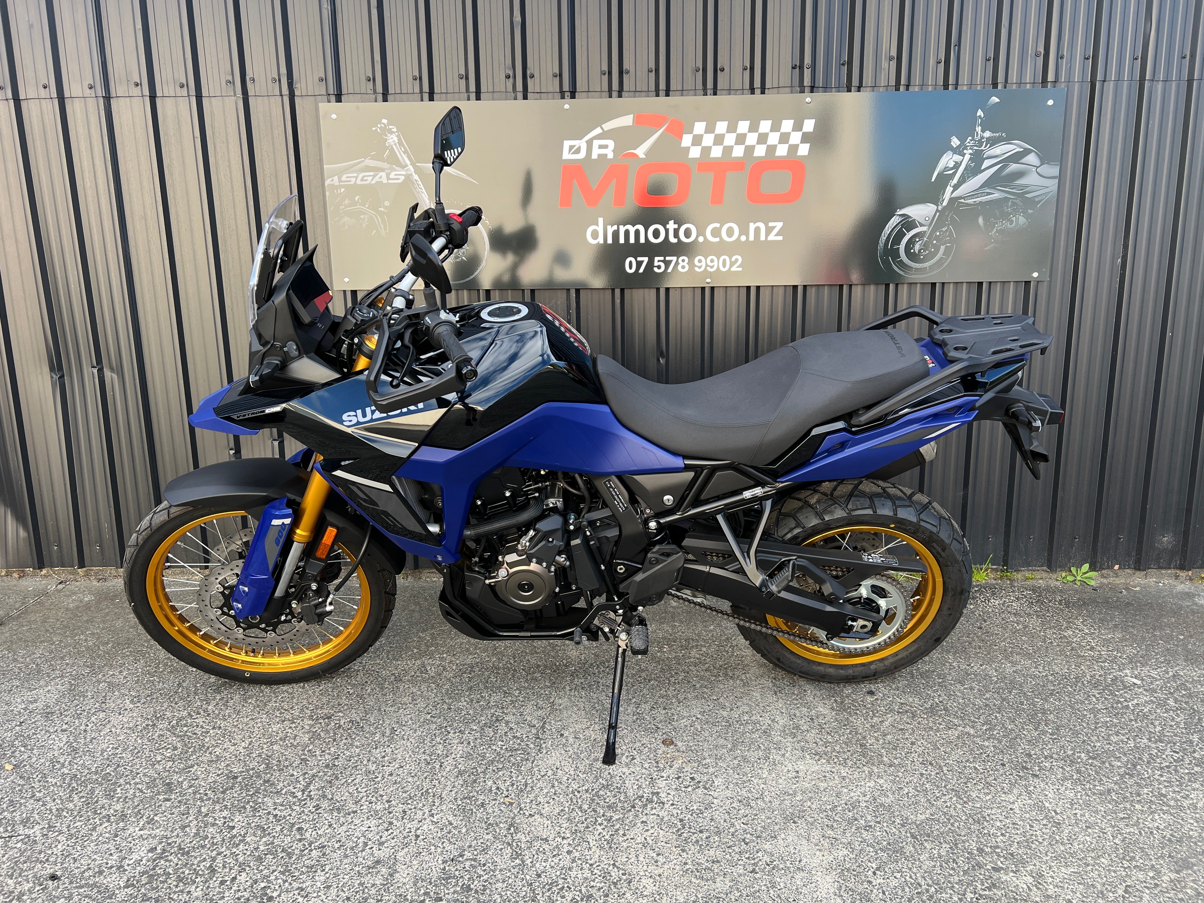 SUZUKI VSTROM 800 DE800 2025 - SUZUKI FEST - FREE PANNIERS!