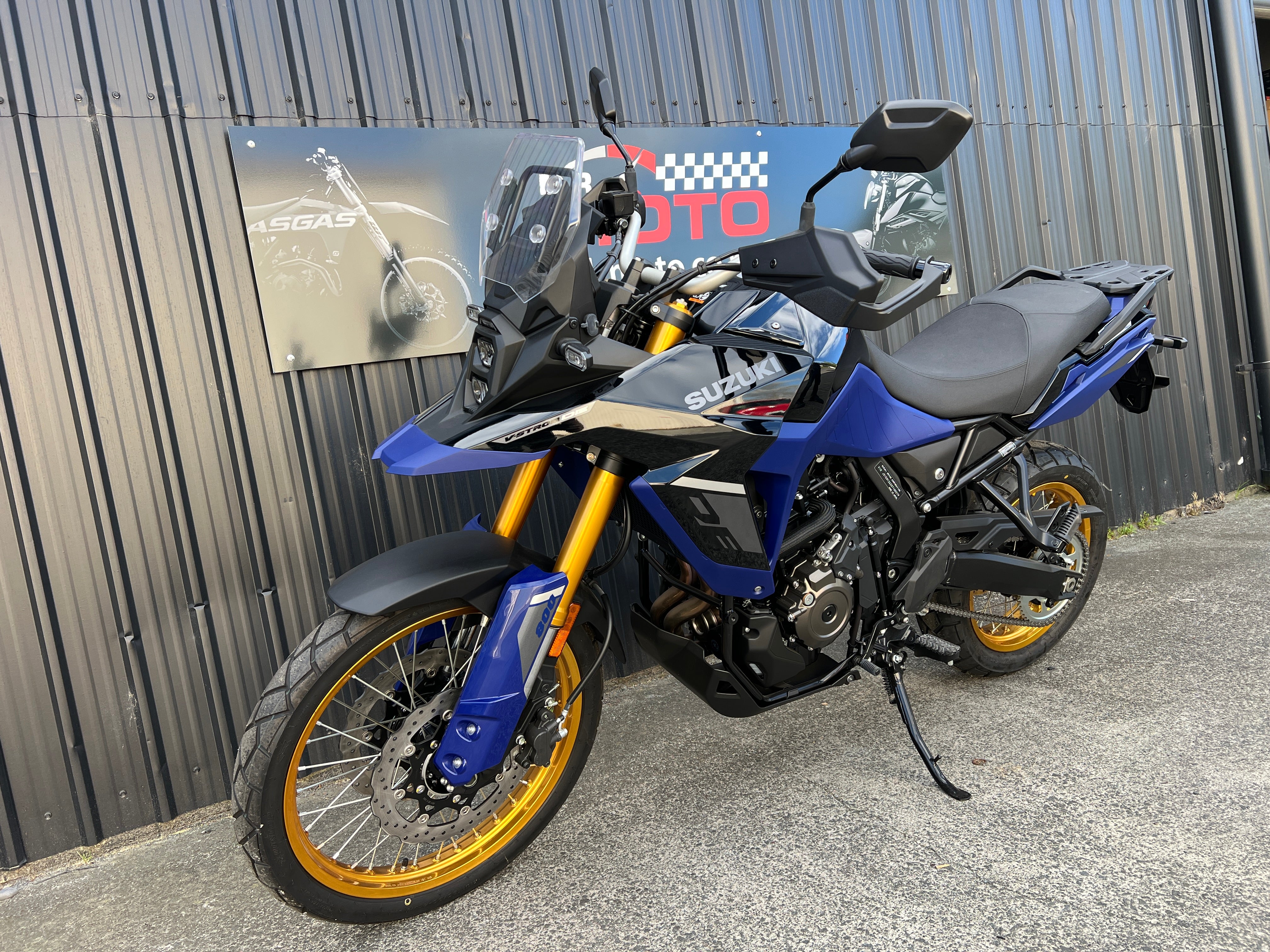 SUZUKI VSTROM 800 DE800 2025 - SUZUKI FEST - FREE PANNIERS!