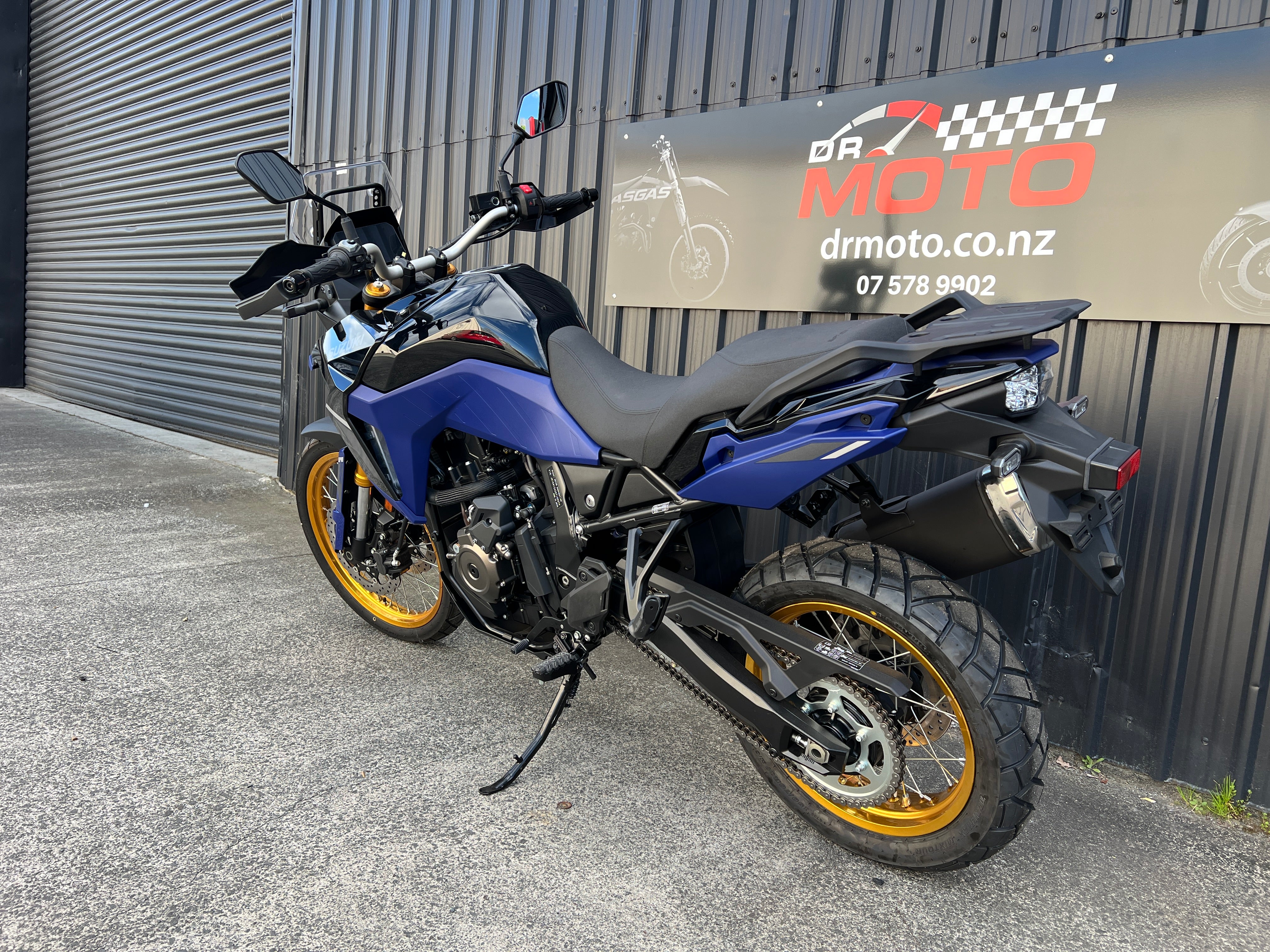 SUZUKI VSTROM 800 DE800 2025 - SUZUKI FEST - FREE PANNIERS!