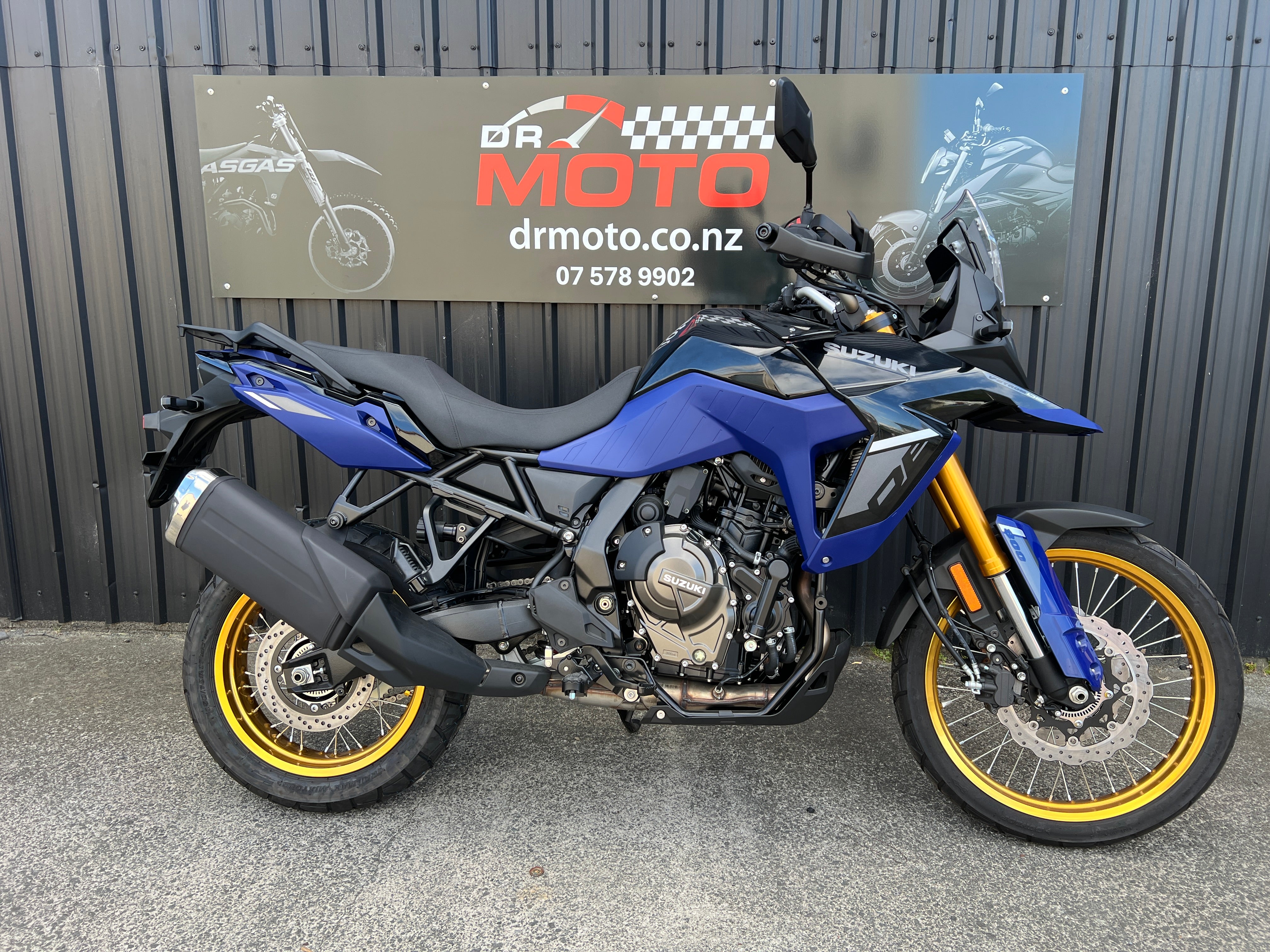 SUZUKI VSTROM 800 DE800 2025 - SUZUKI FEST - FREE PANNIERS!