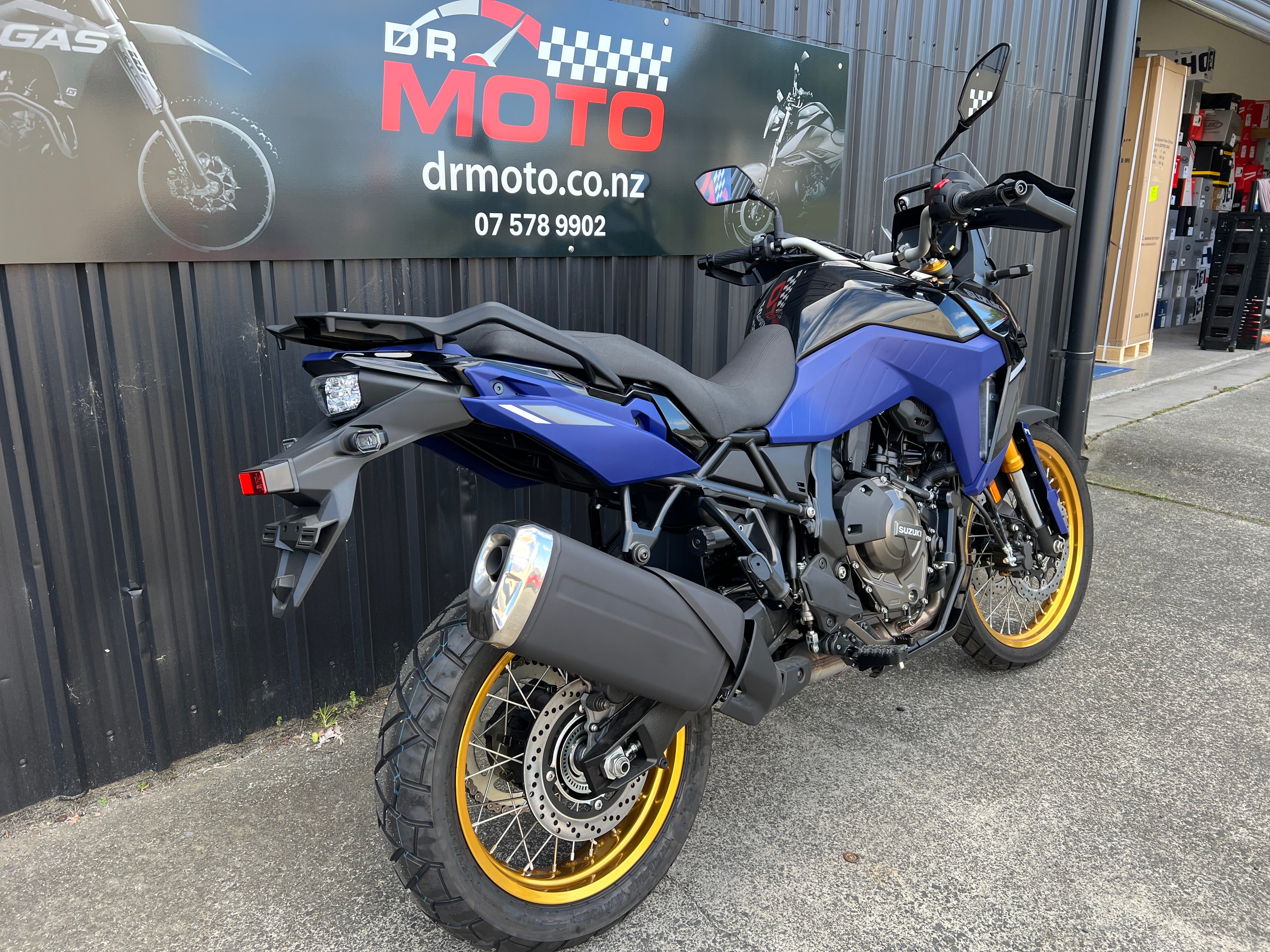 SUZUKI VSTROM 800 DE800 2025 - SUZUKI FEST - FREE PANNIERS!