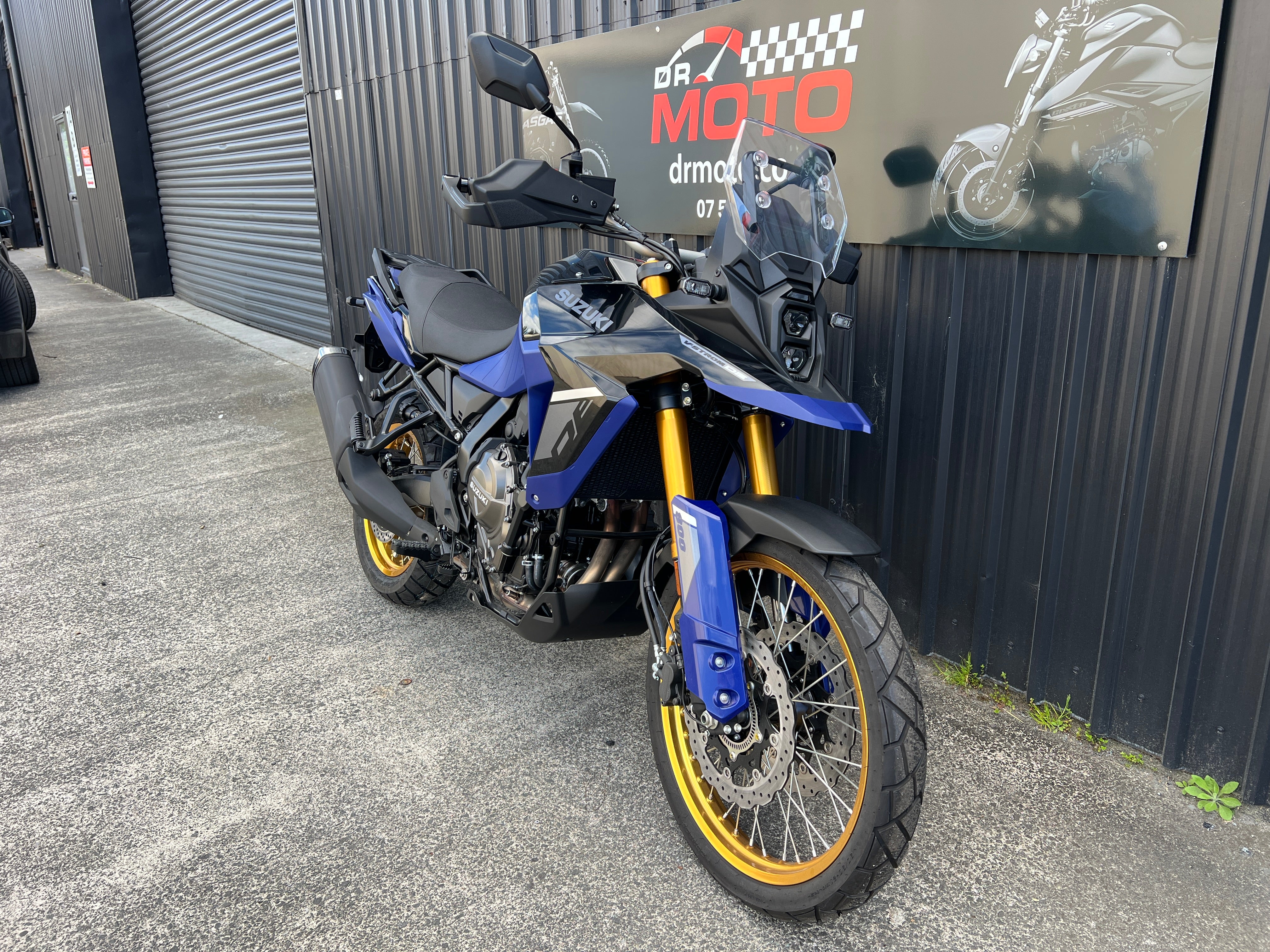 SUZUKI VSTROM 800 DE800 2025 - SUZUKI FEST - FREE PANNIERS!