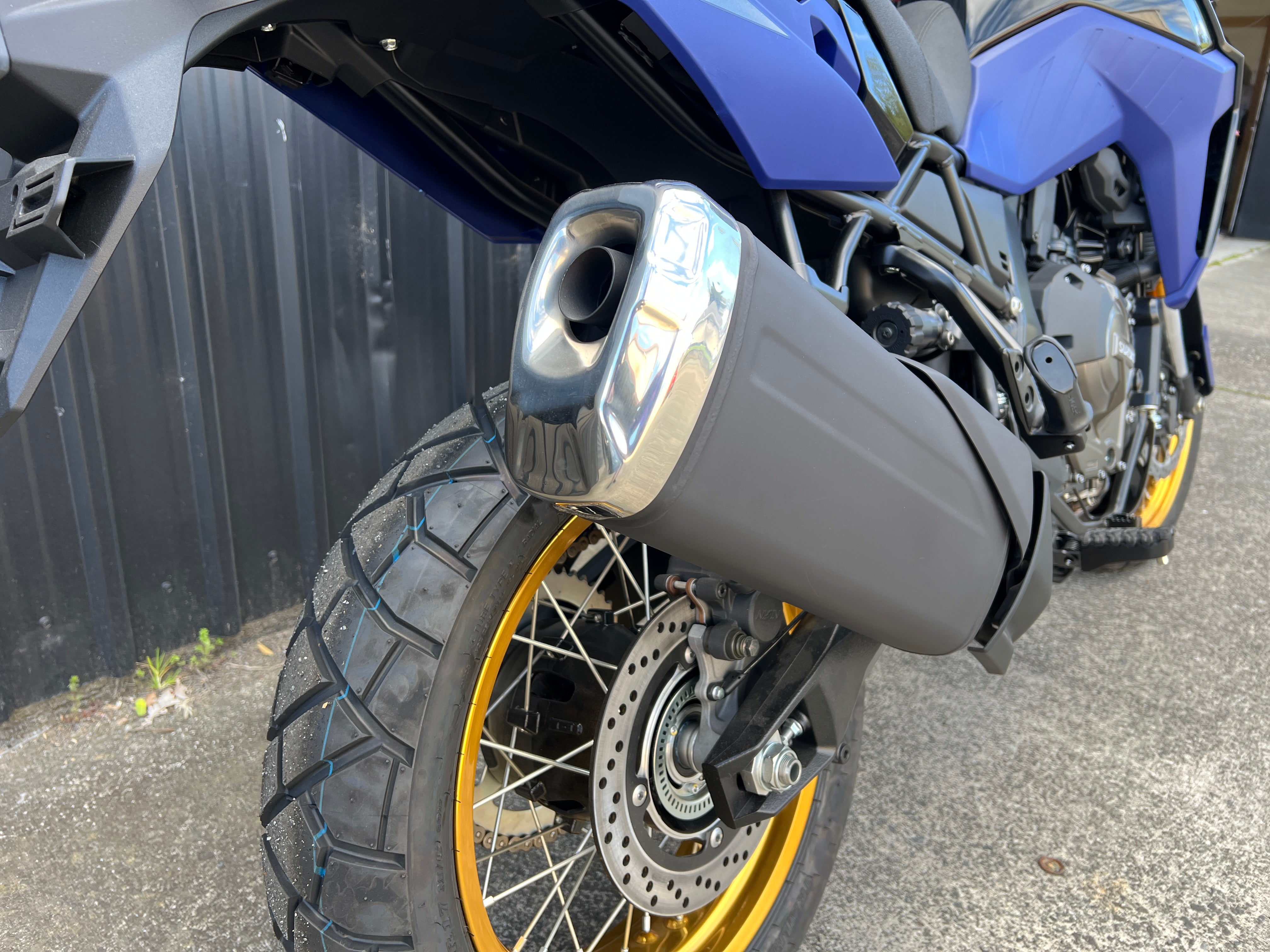 SUZUKI VSTROM 800 DE800 2025 - SUZUKI FEST - FREE PANNIERS!