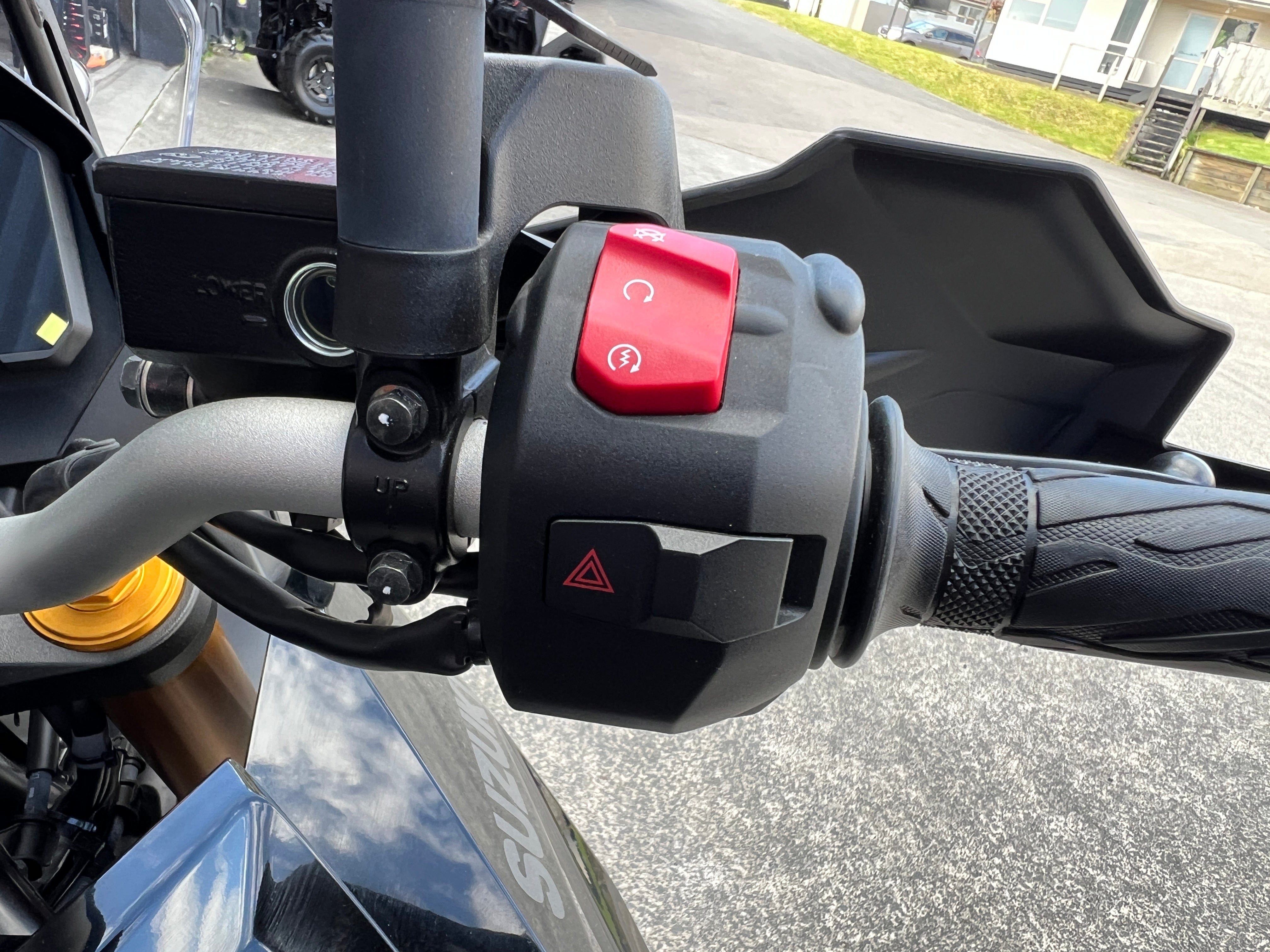 SUZUKI VSTROM 800 DE800 2025 - SUZUKI FEST - FREE PANNIERS!