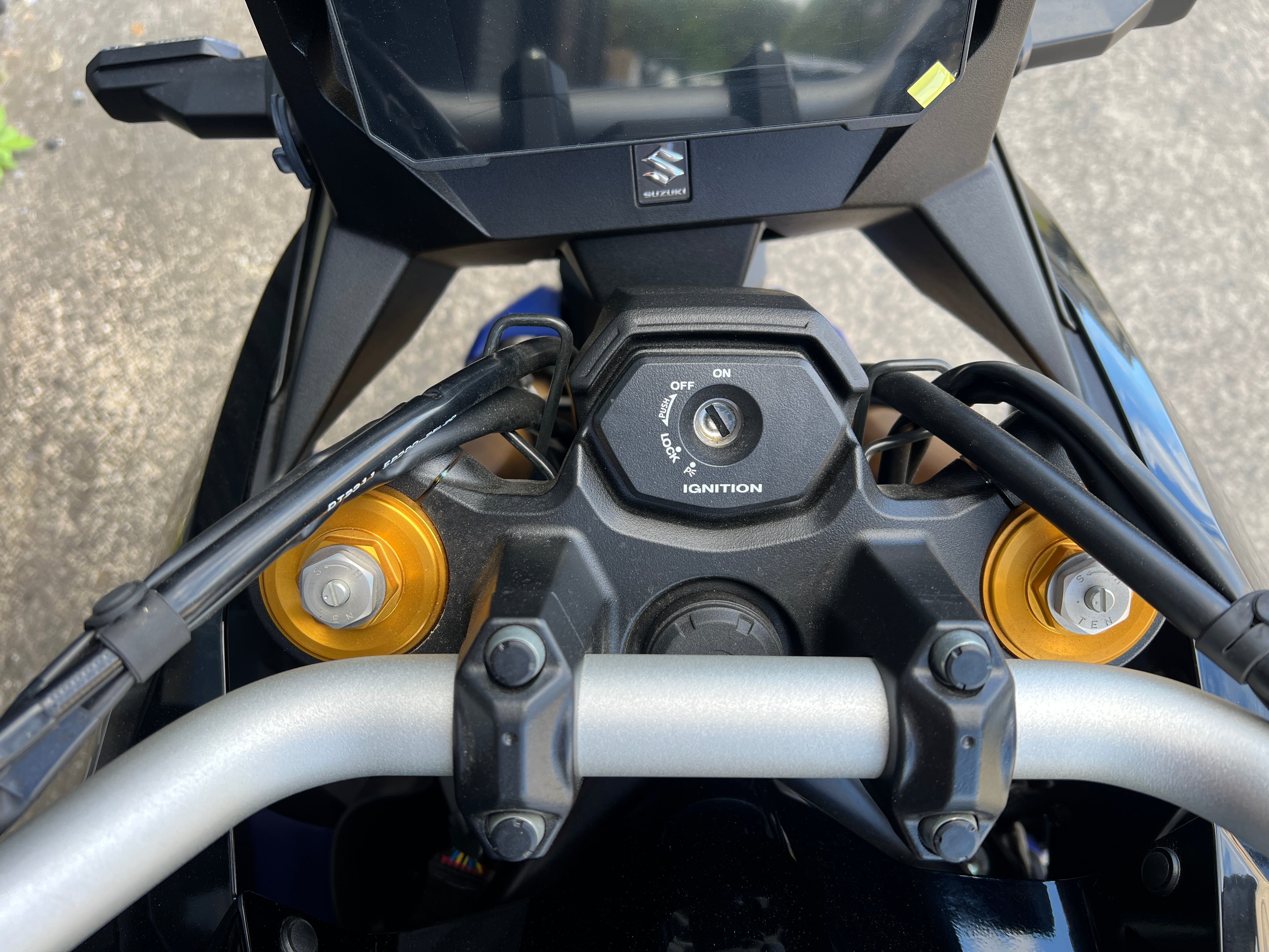 SUZUKI VSTROM 800 DE800 2025 - SUZUKI FEST - FREE PANNIERS!