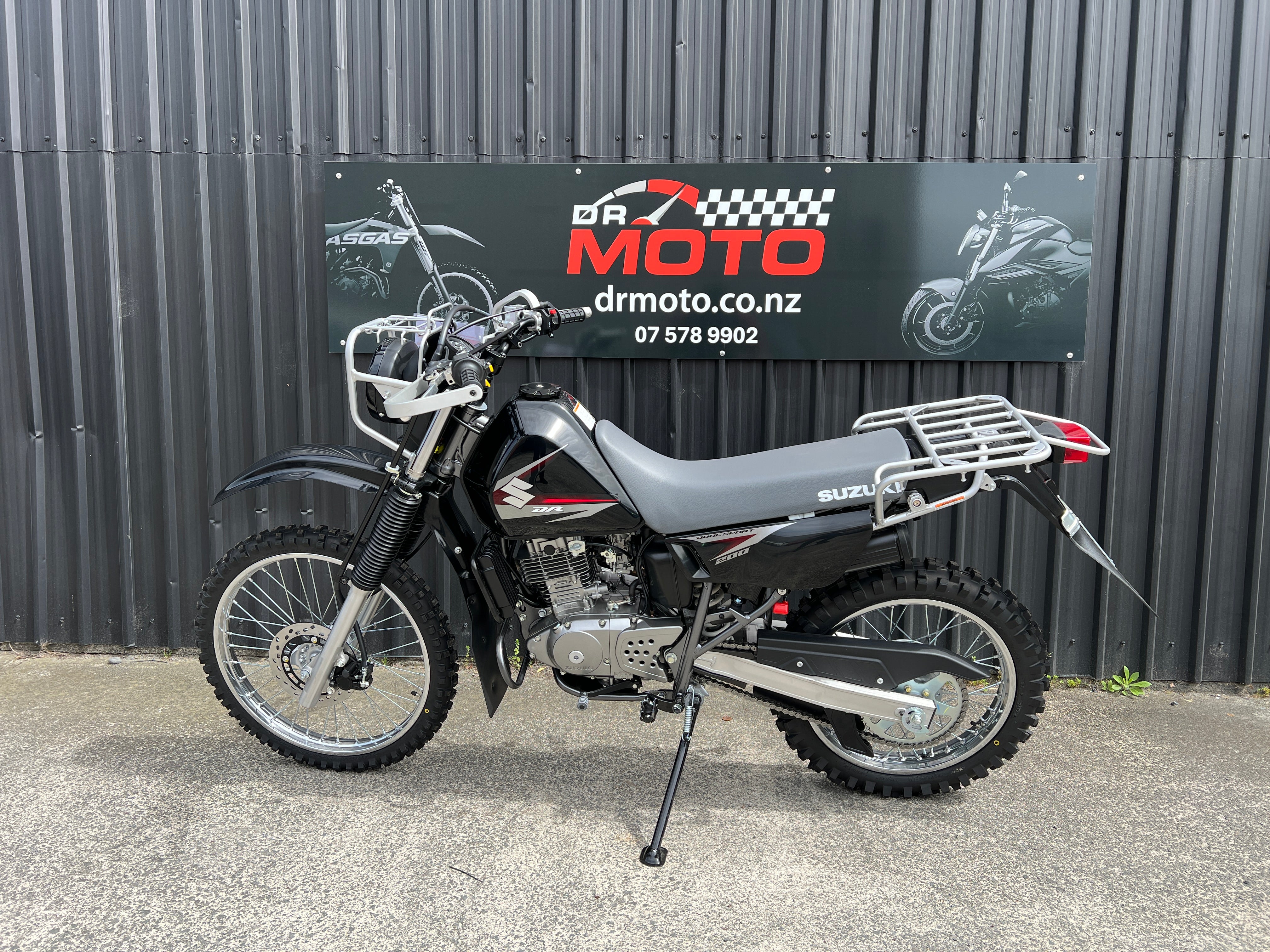 SUZUKI DR200 TROJAN 2025