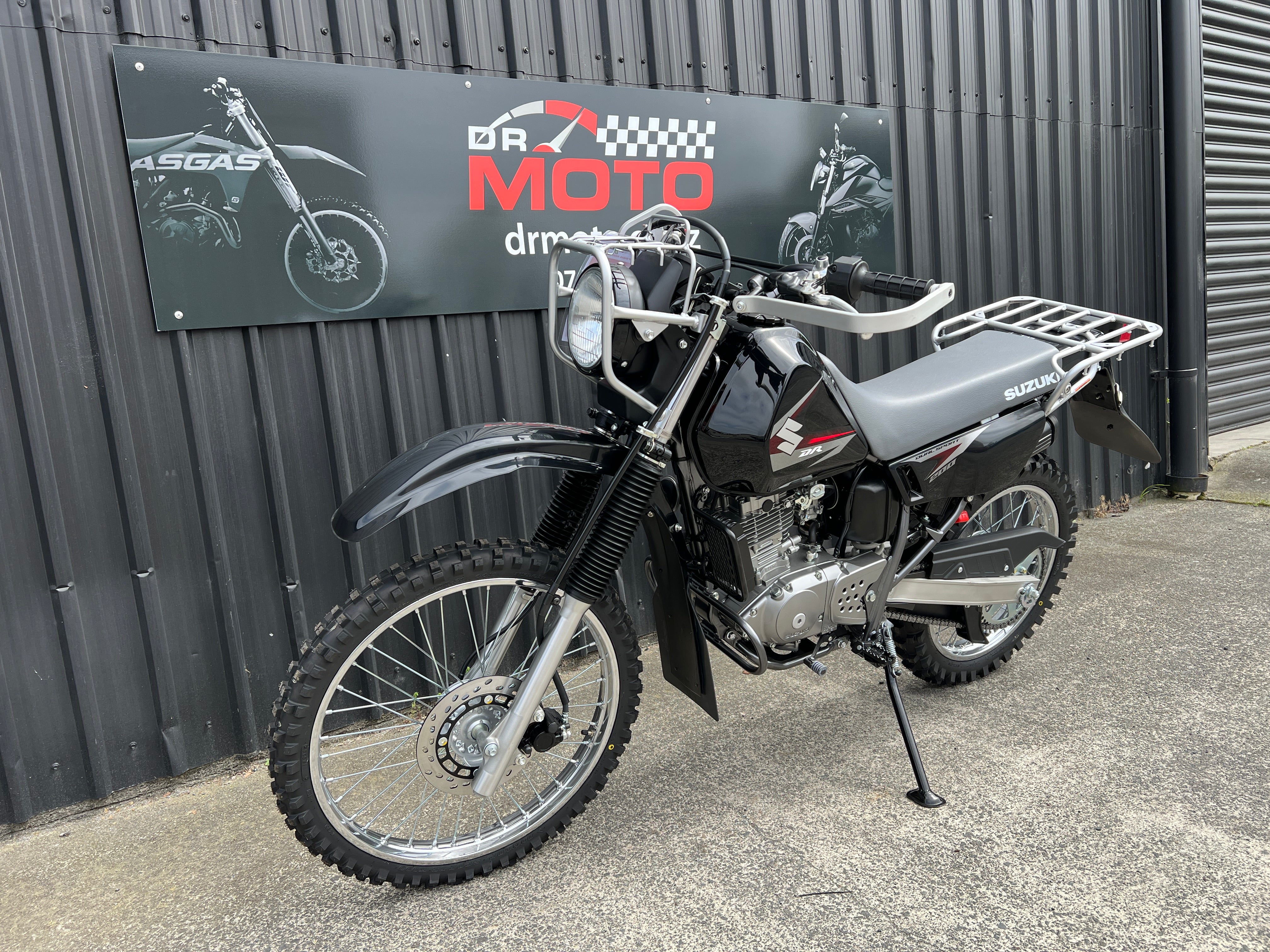 SUZUKI DR200 TROJAN 2025