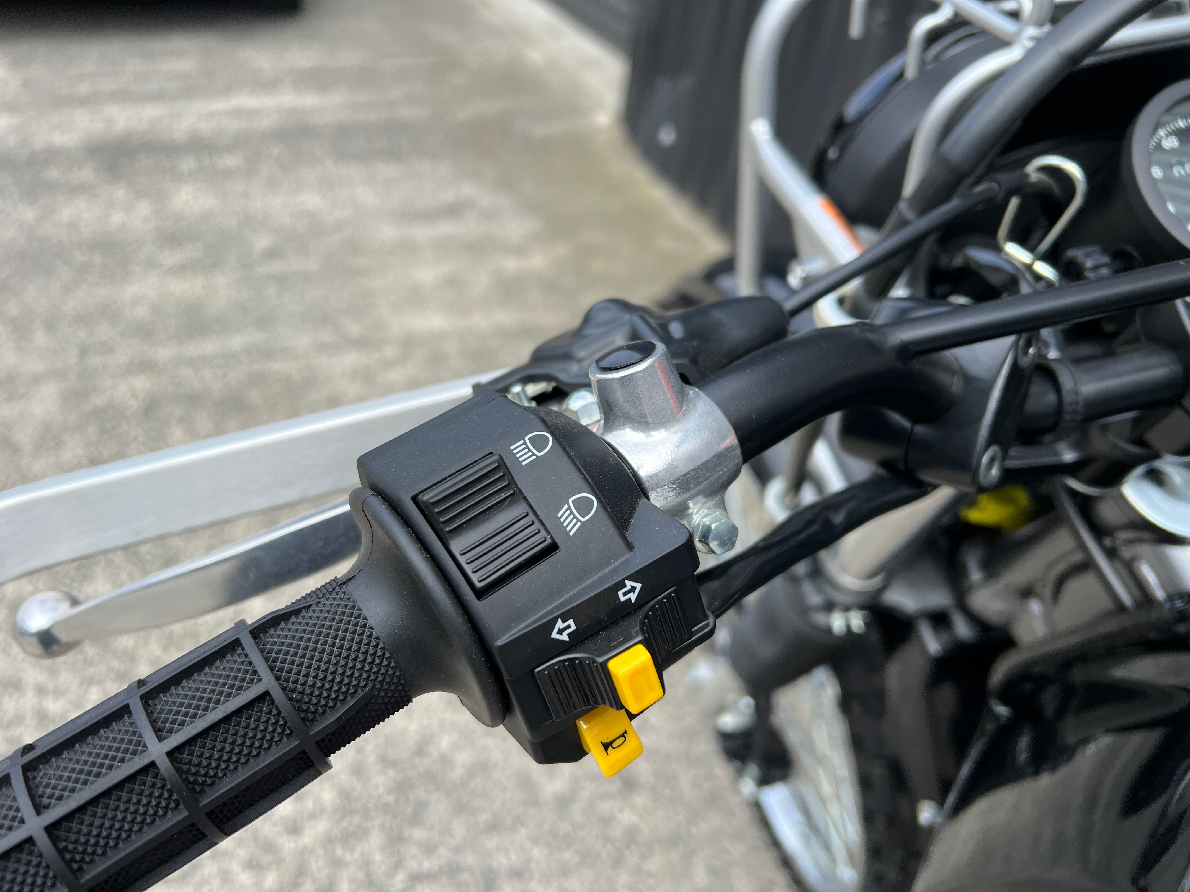 SUZUKI DR200 TROJAN 2025