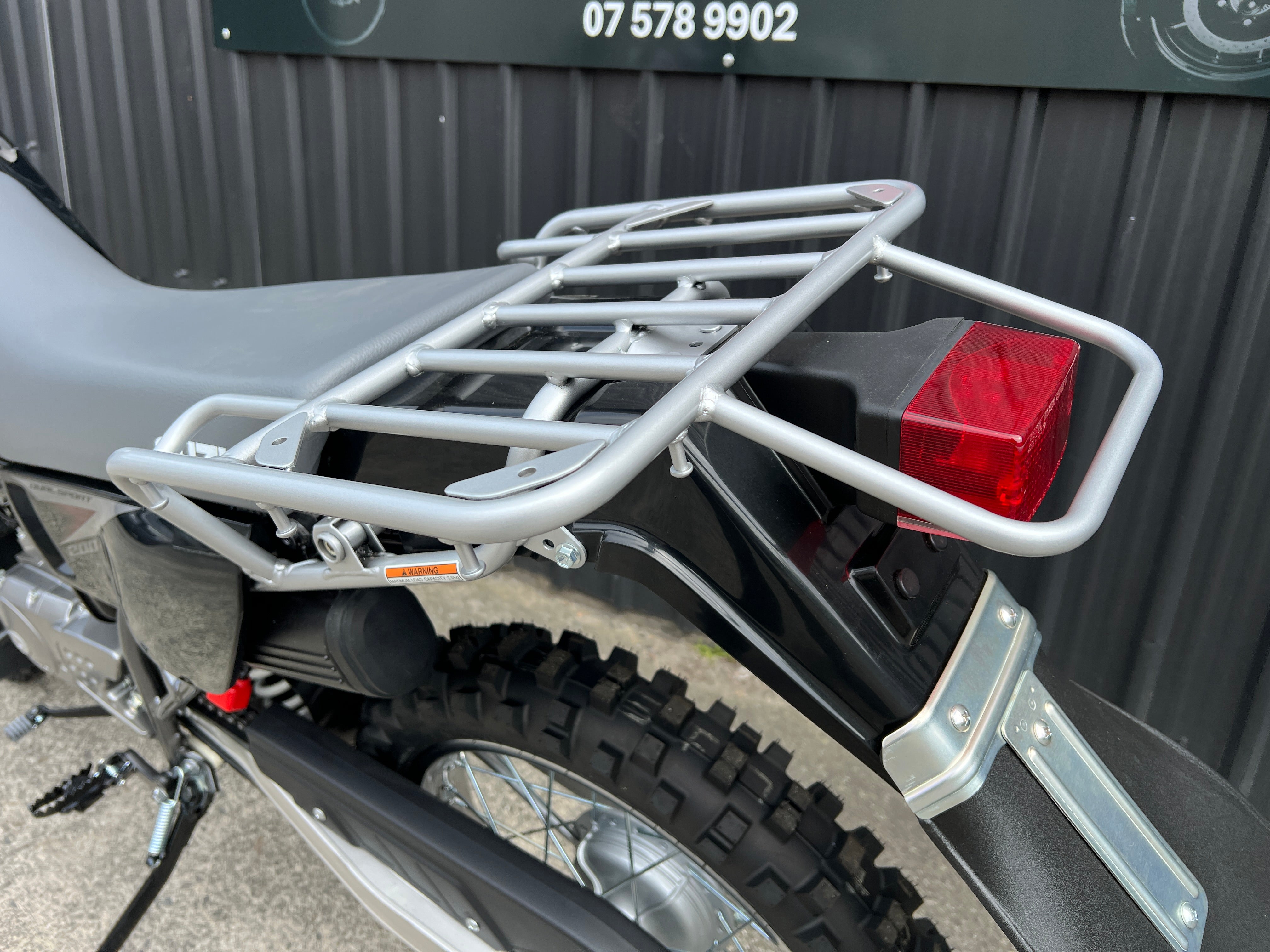 SUZUKI DR200 TROJAN 2025