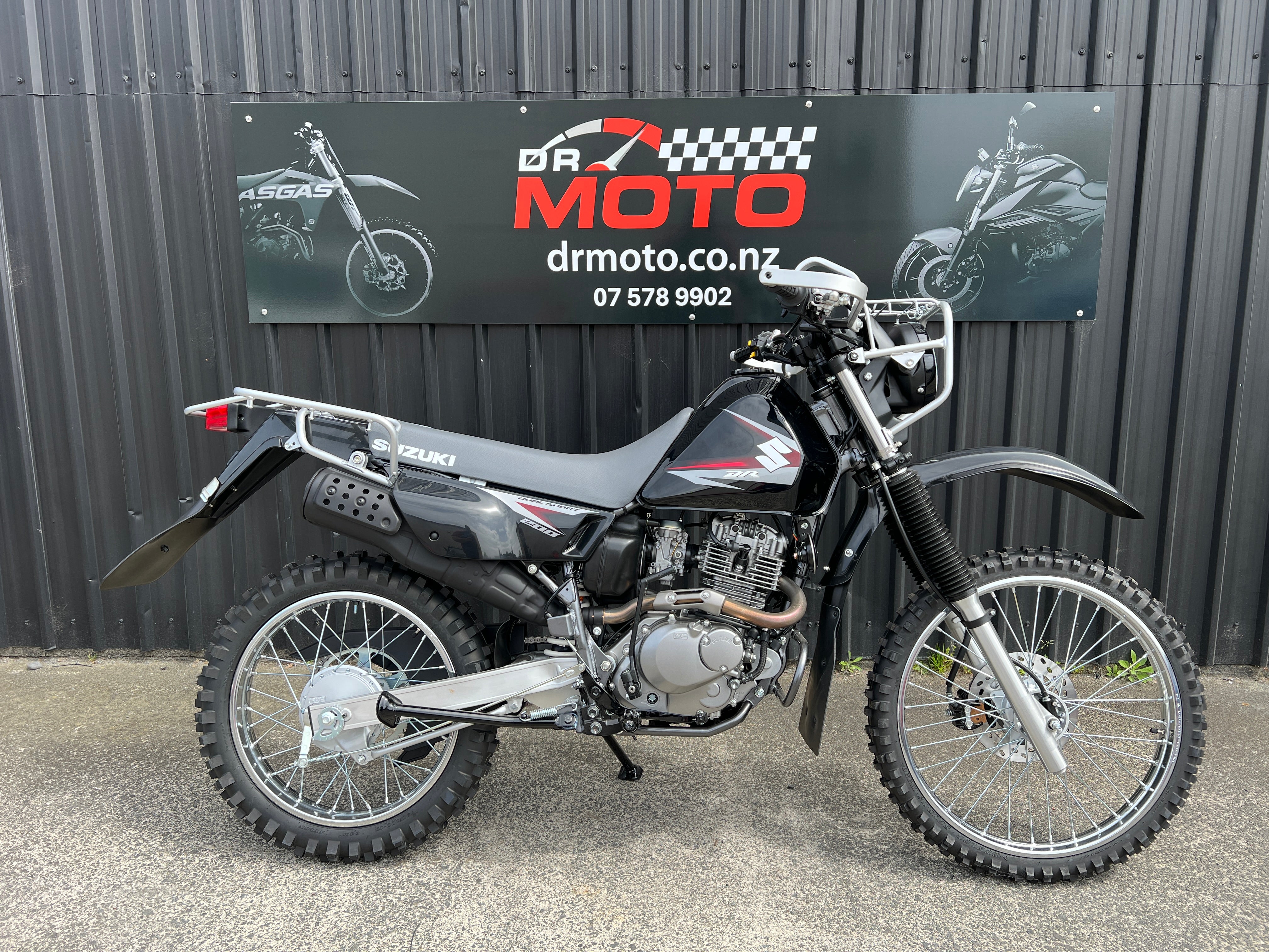 SUZUKI DR200 TROJAN 2025