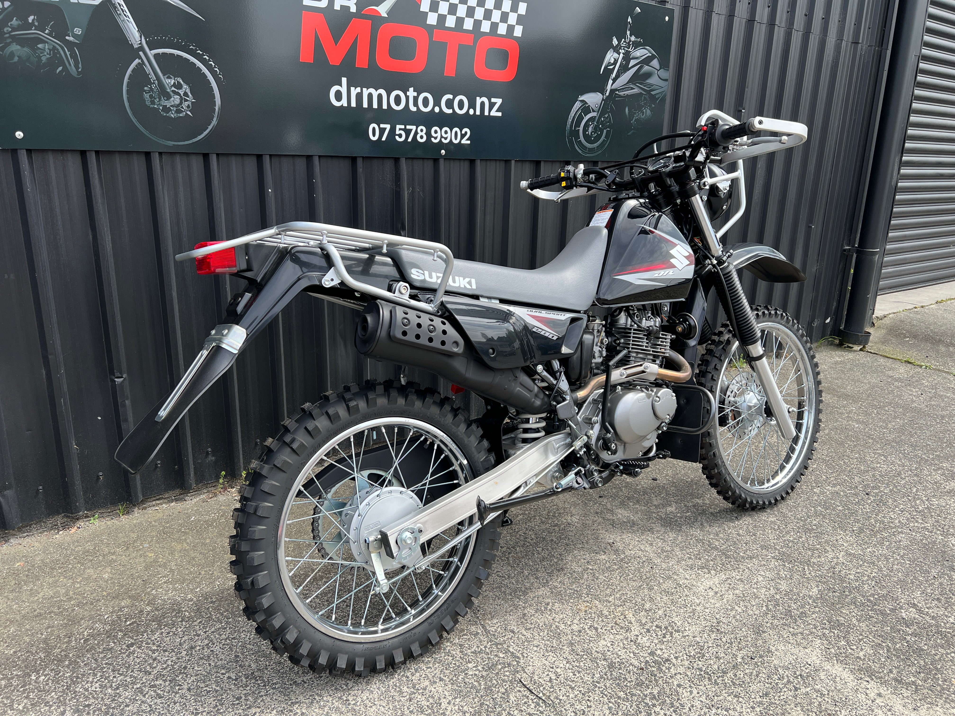 SUZUKI DR200 TROJAN 2025