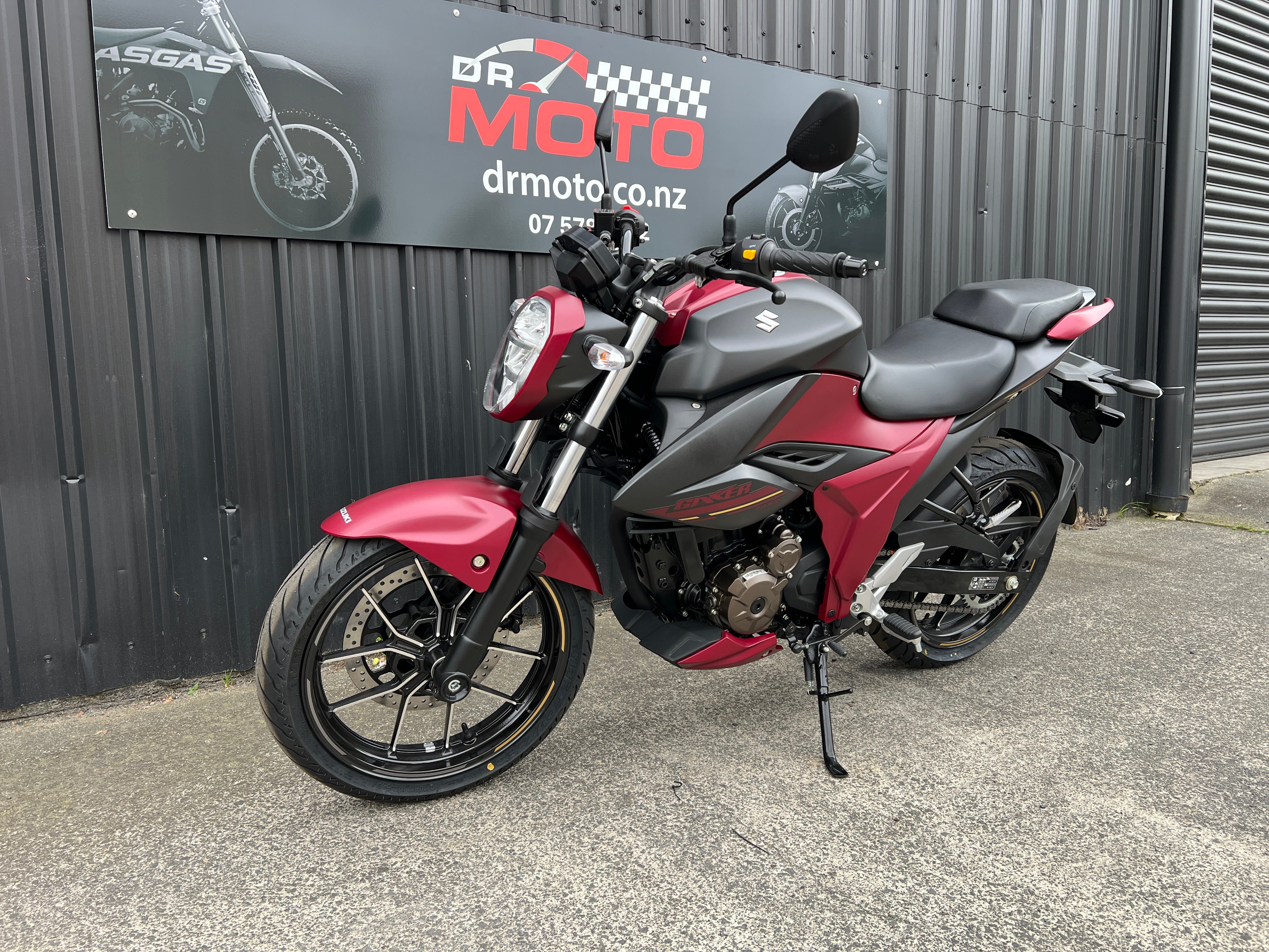SUZUKI GSX250R 2025 LAMS NAKED BIKE - RED