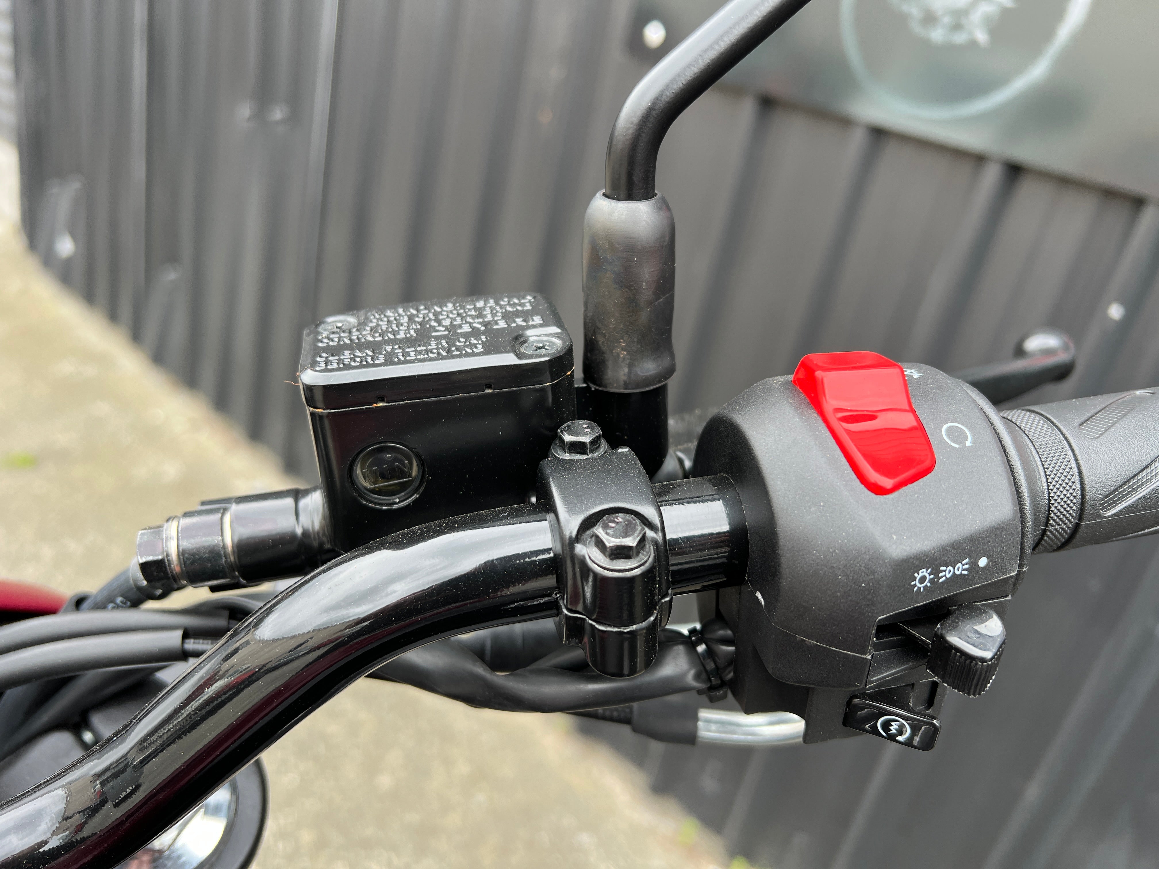 SUZUKI GSX250R 2025 LAMS NAKED BIKE - RED