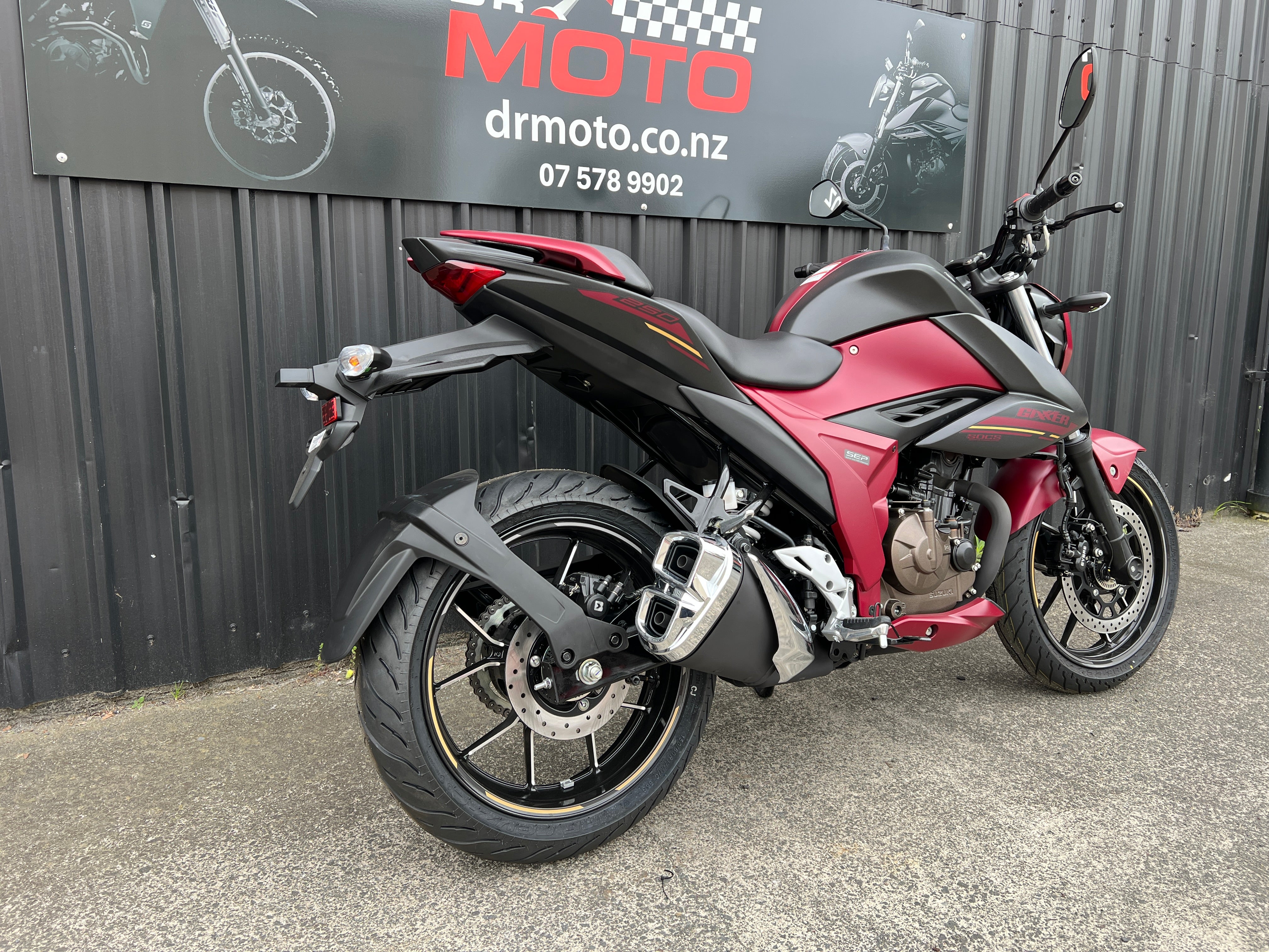 SUZUKI GSX250R 2025 LAMS NAKED BIKE - RED