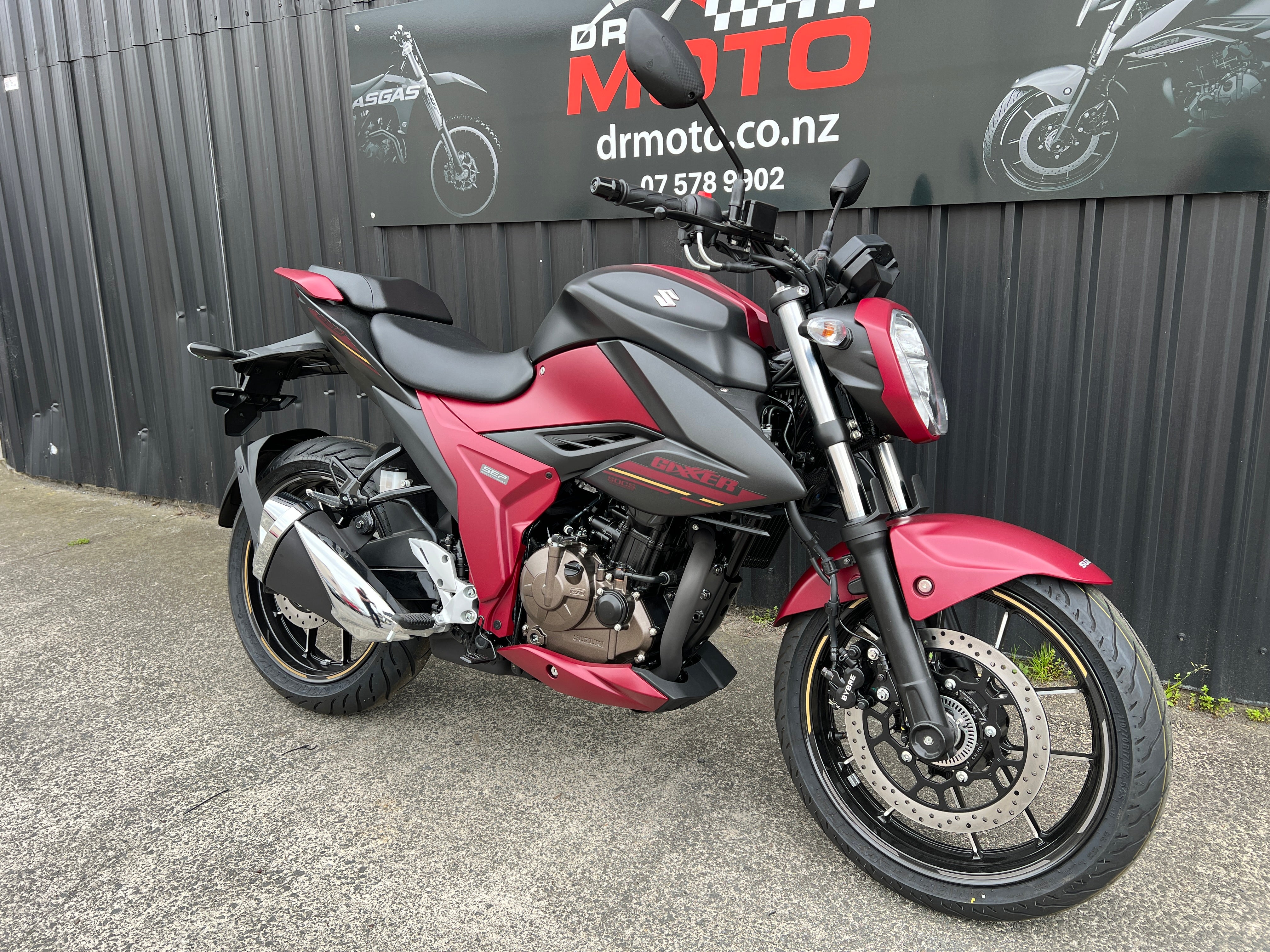 SUZUKI GSX250R 2025 LAMS NAKED BIKE - RED