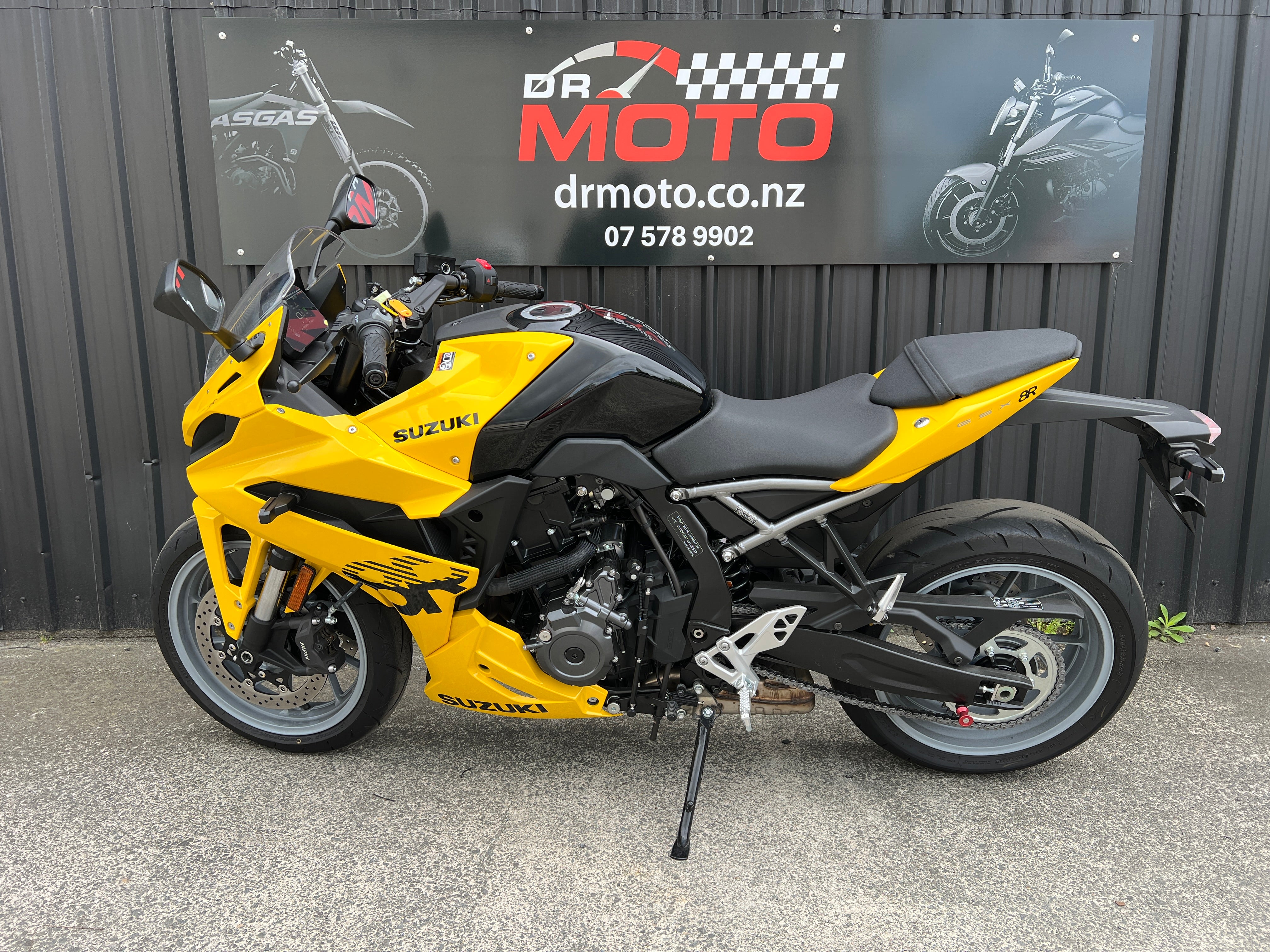 SUZUKI GSX8R 2025 - Ex Demo runout! SAVE $2101!